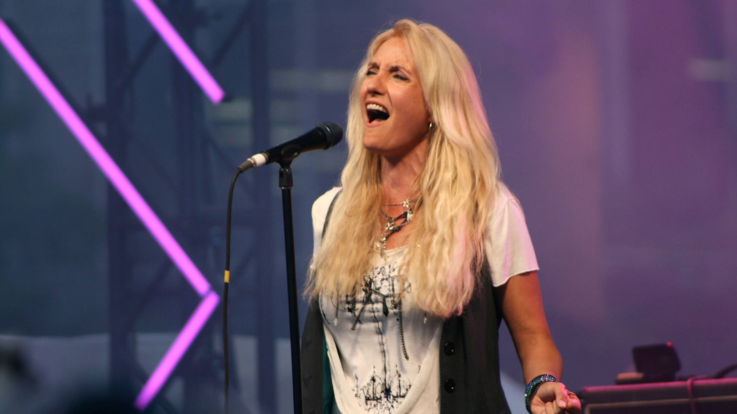 2560x1440 Sass Jordan, Award Winning Canadian Rock Singer, Dies At 65