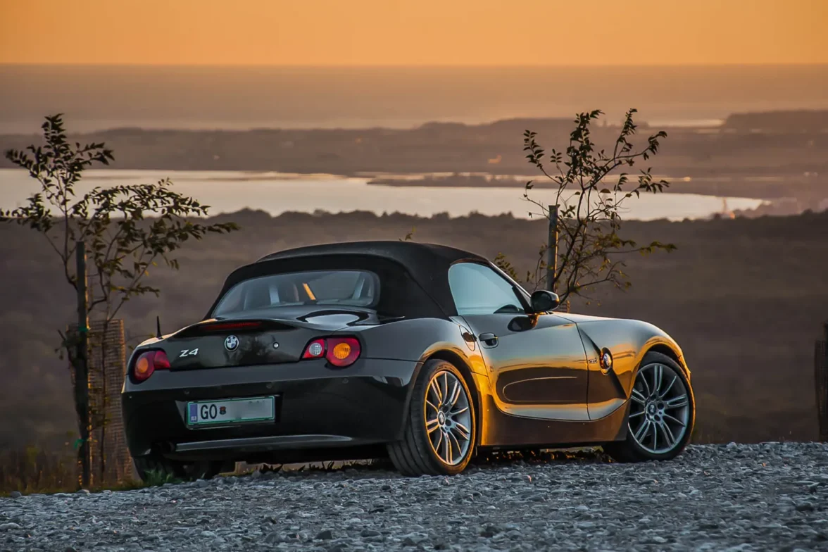 1176x784 BMW Z4: Escaping the screen age