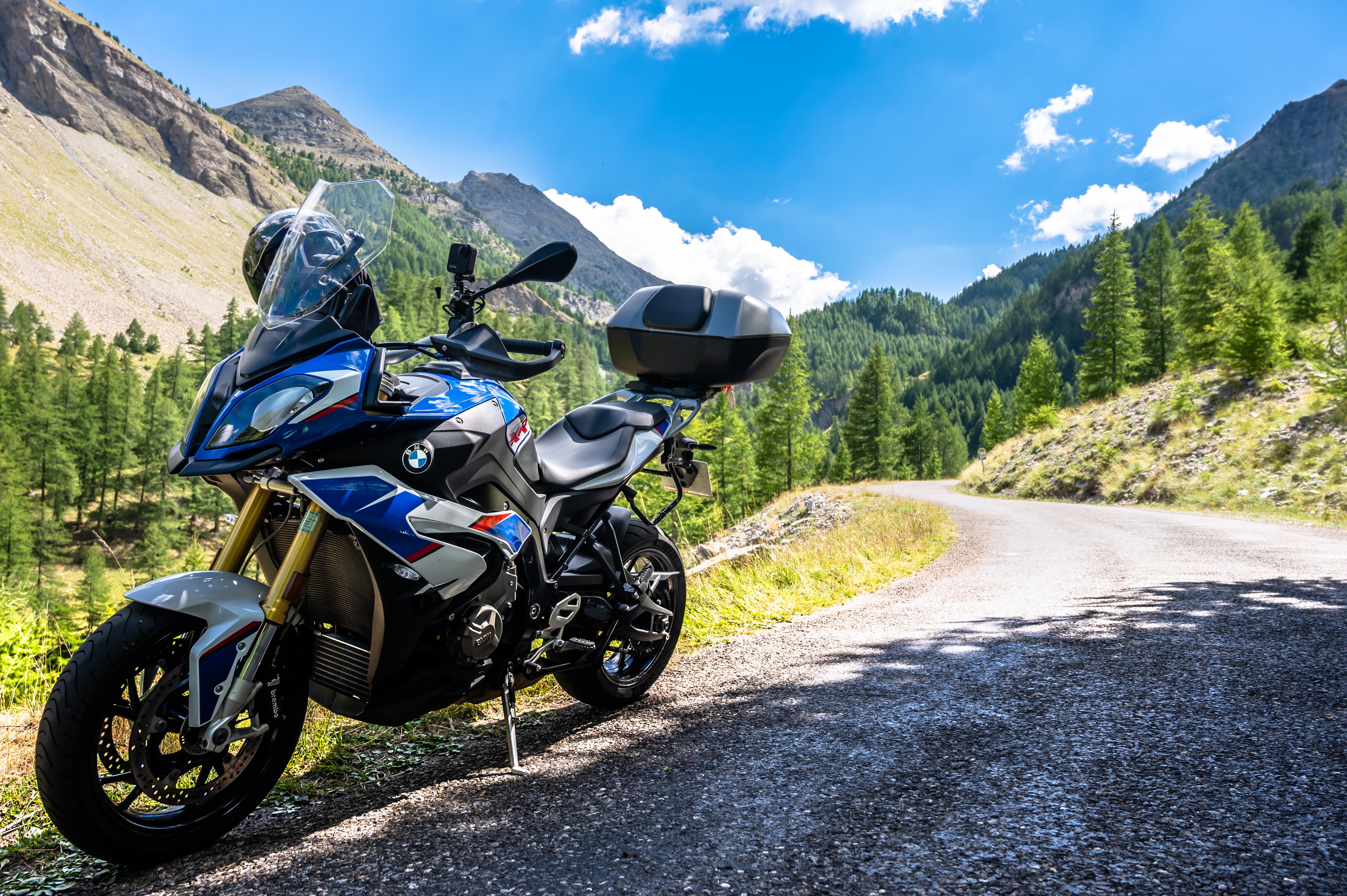 5529x3679 BMW S1000XR in the mountains where it belongs. [OC] [5529 × 3679]