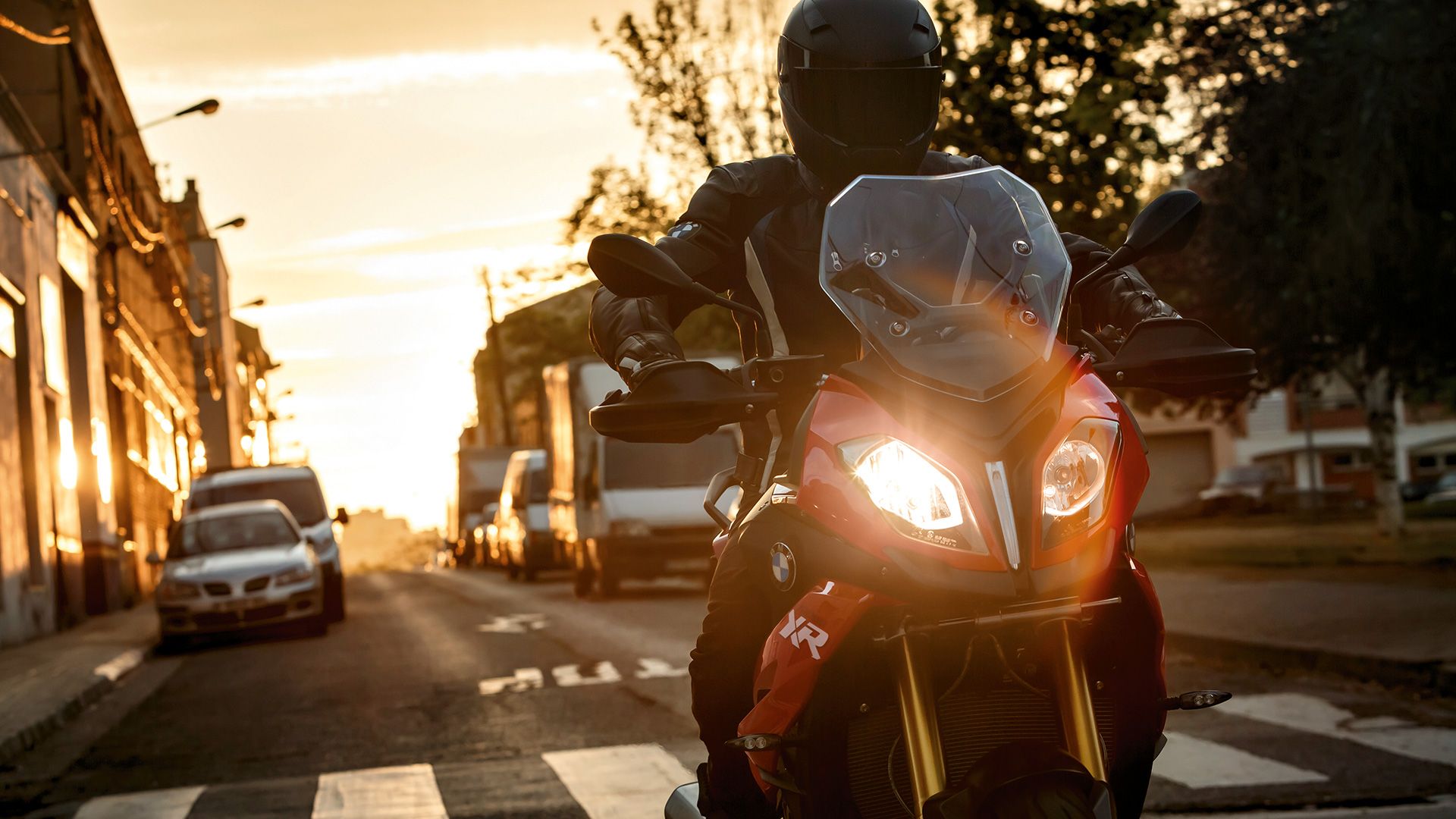 1920x1080 Preview the Features in the 2020 BMW S 1000 XR