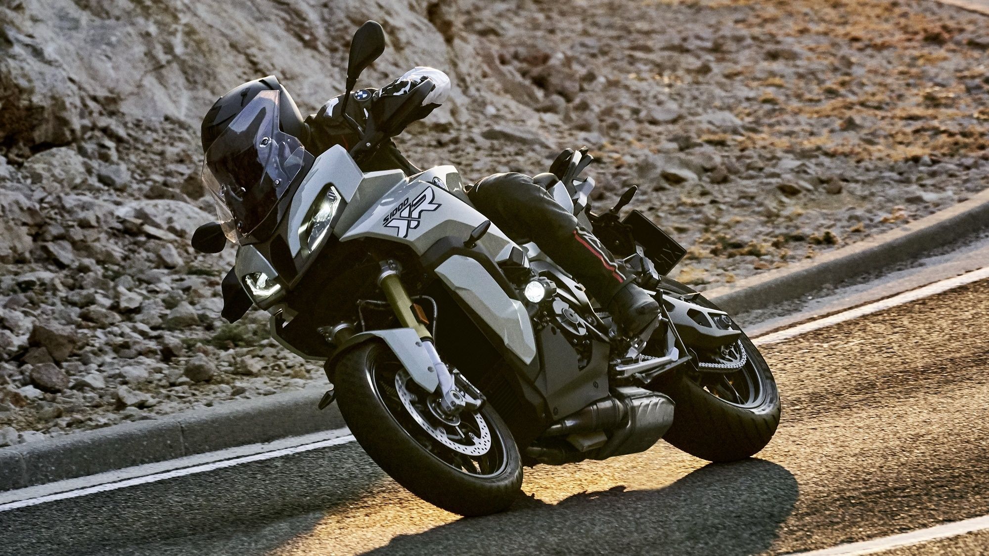 2000x1125 BMW S 1000 XR Wallpaper
