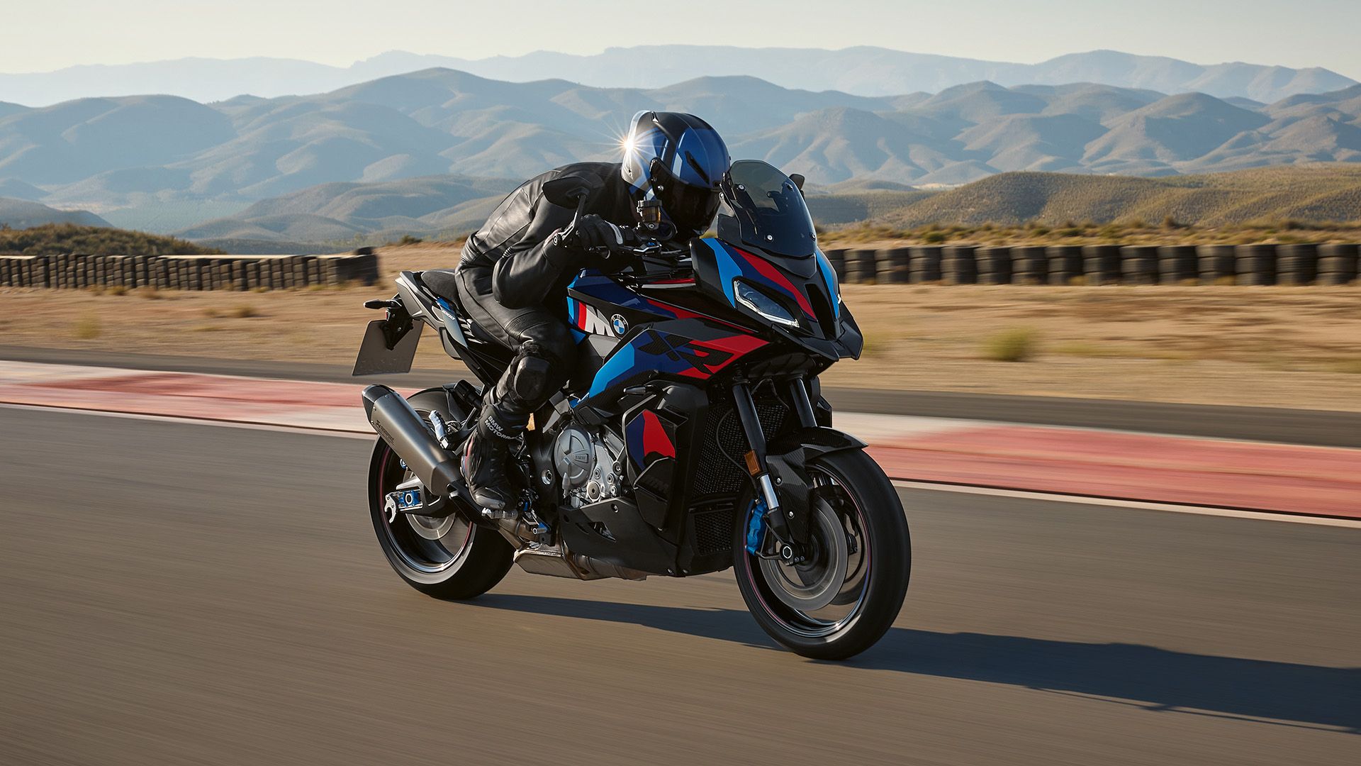 1920x1080 The New BMW M 1000 XR Is A Long Range Sport Bike That Actually Looks Comfortable