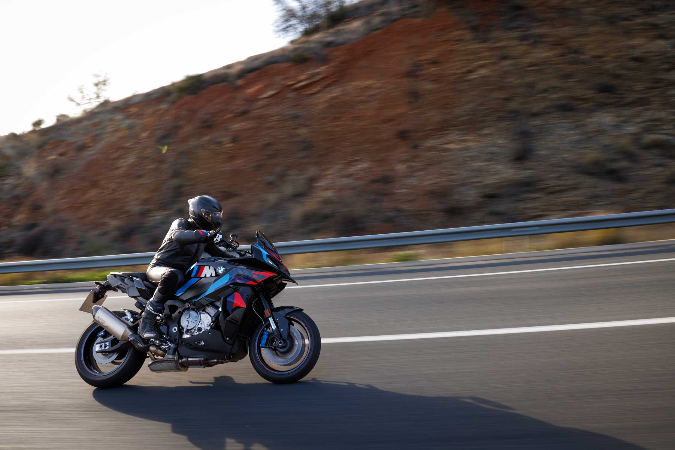 2248x1500 The BMW M 1000 XR. Riding Picture. (02 2024)