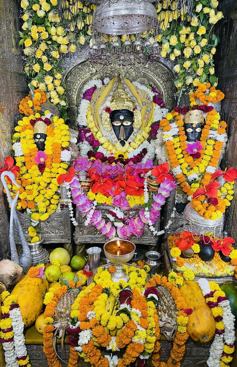828x1280 Maa Bagllamukhi Mata