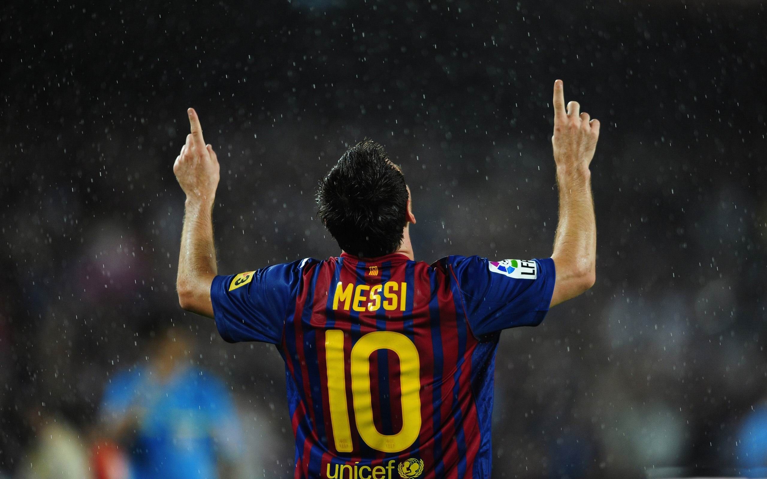 2560x1600 Lionel Messi Football Sports Wallpaper