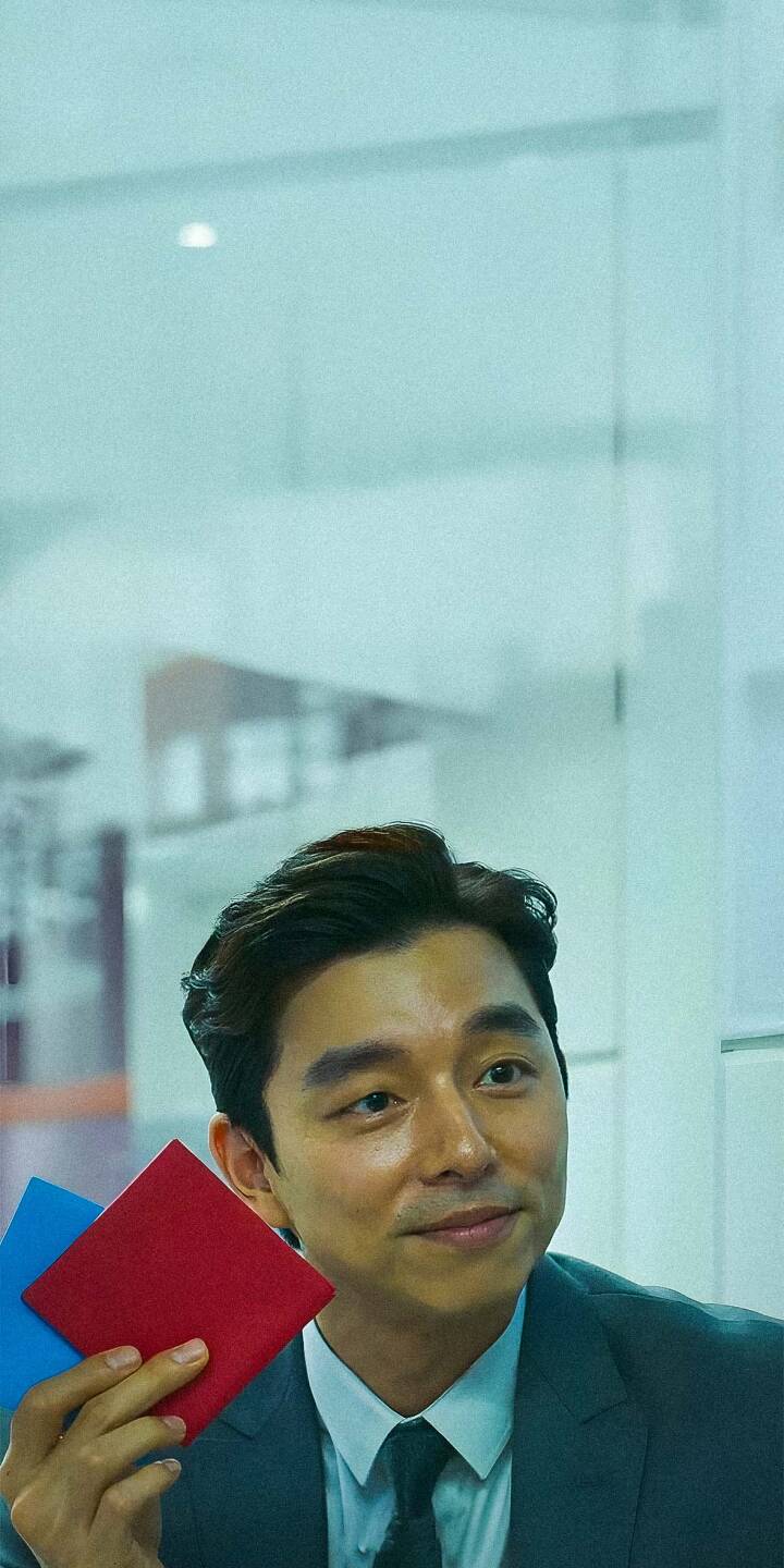 720x1440 Gong Yoo Salesman Squid Game 2 HD Wallpaper