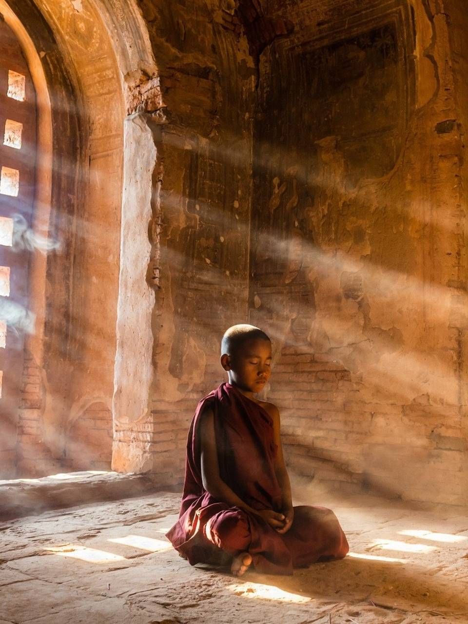 960x1280 Monk Meditation Wallpaper