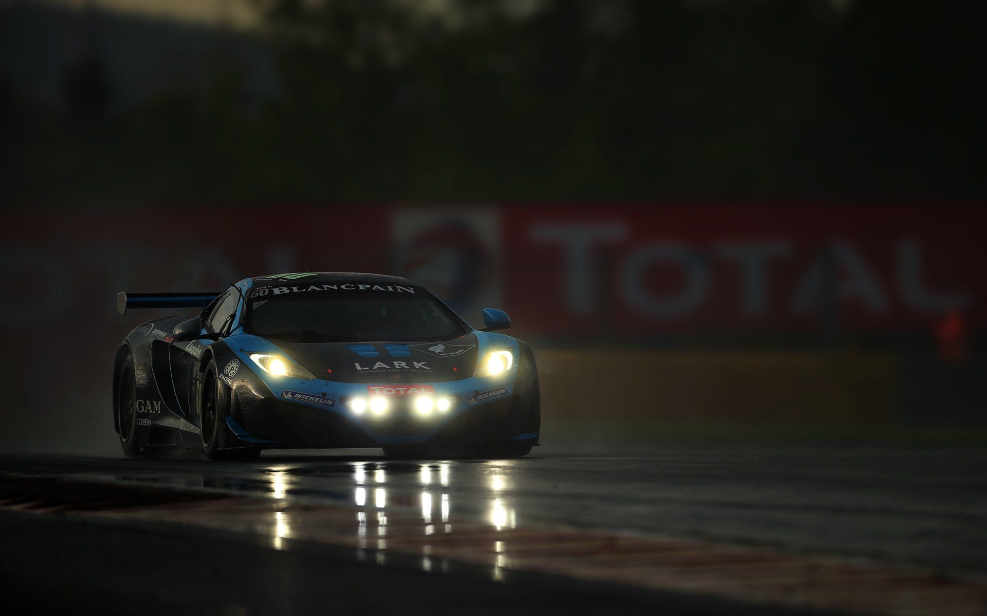 1920x1200 McLaren MP4 12C GT3 Racing Beast
