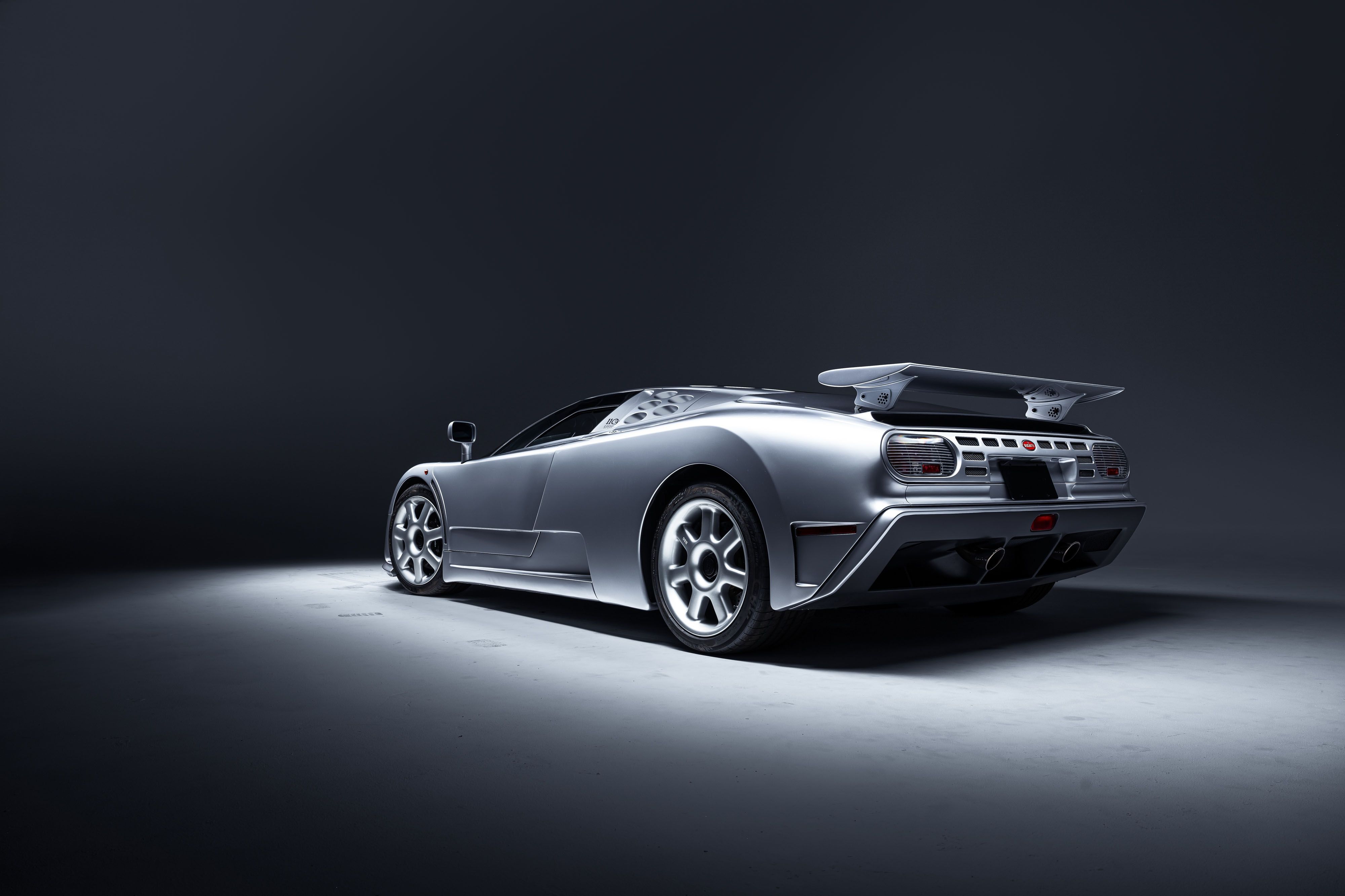 4000x2667 Free Bugatti, rear view 4K wallpaper for desktop and phone
