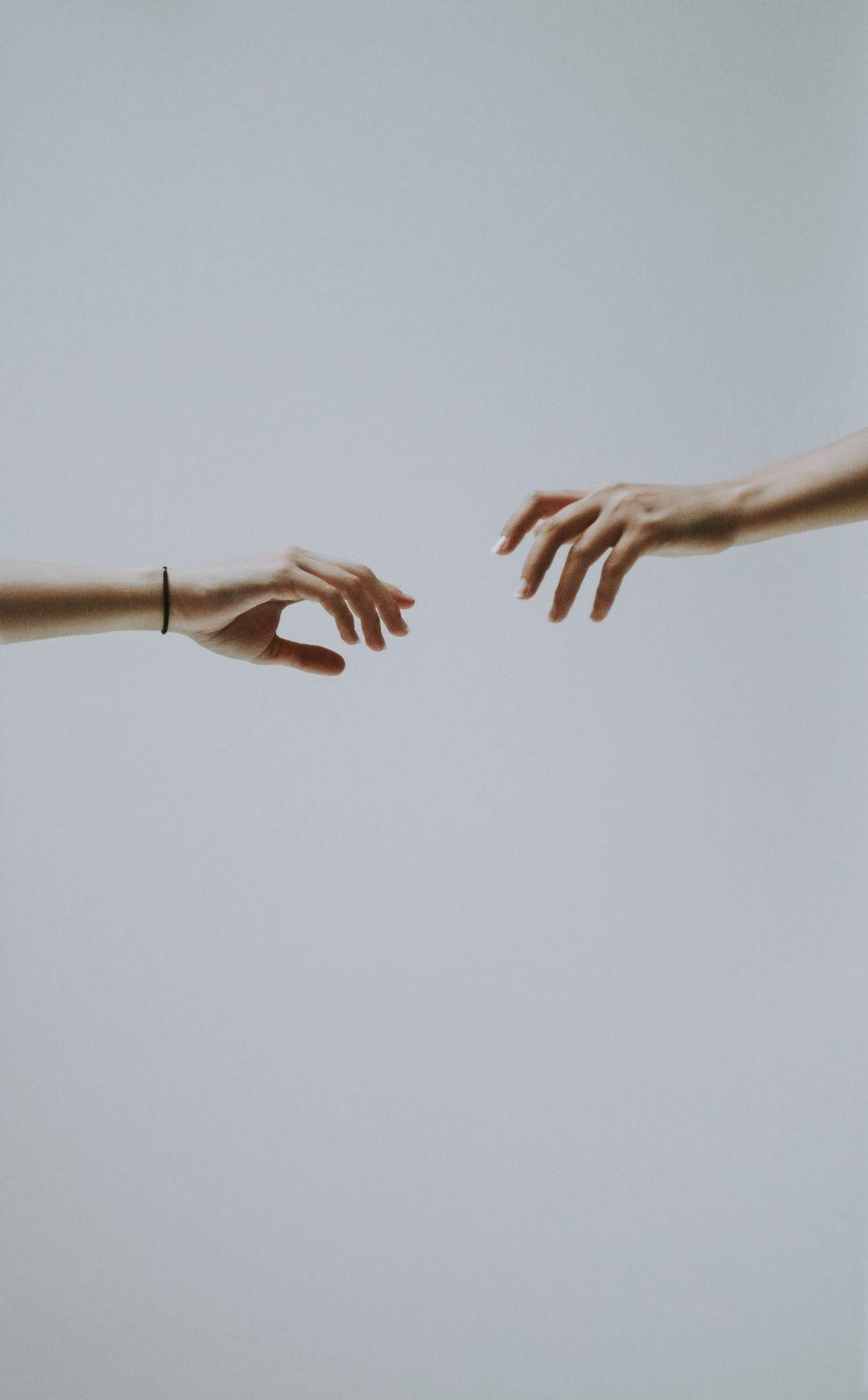 1000x1612 Couple Hands Wallpaper