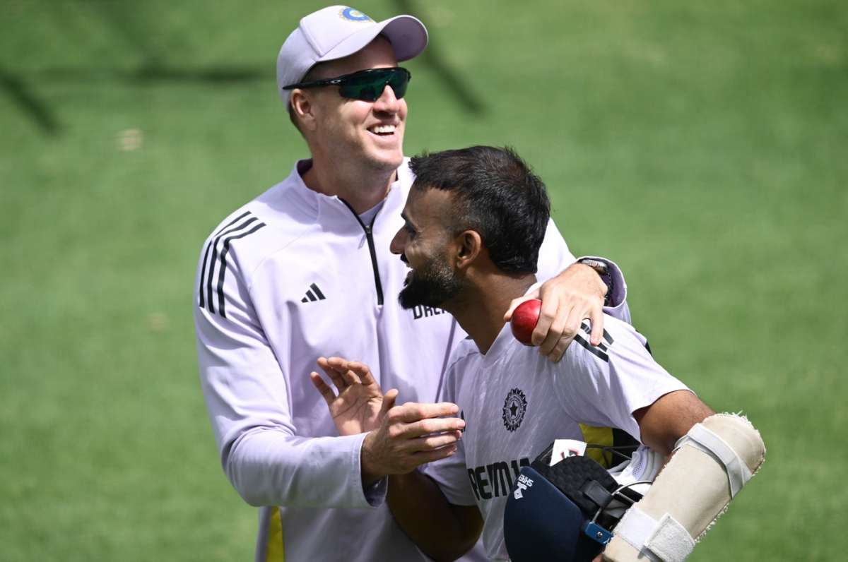 1200x796 Morne Morkel shares a light moment with Akash Deep