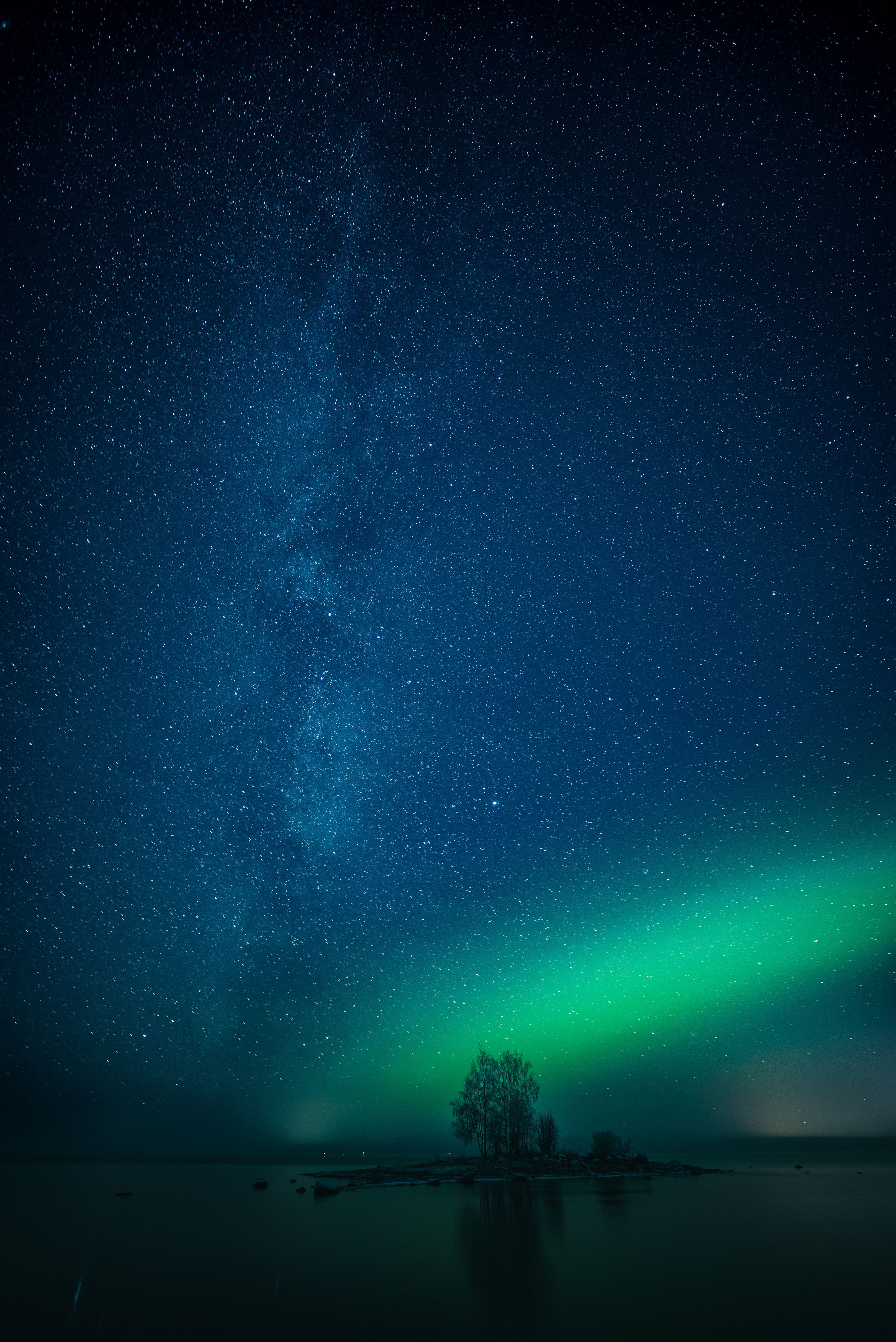3596x5385 Stars in Night Sky over Bay · Free