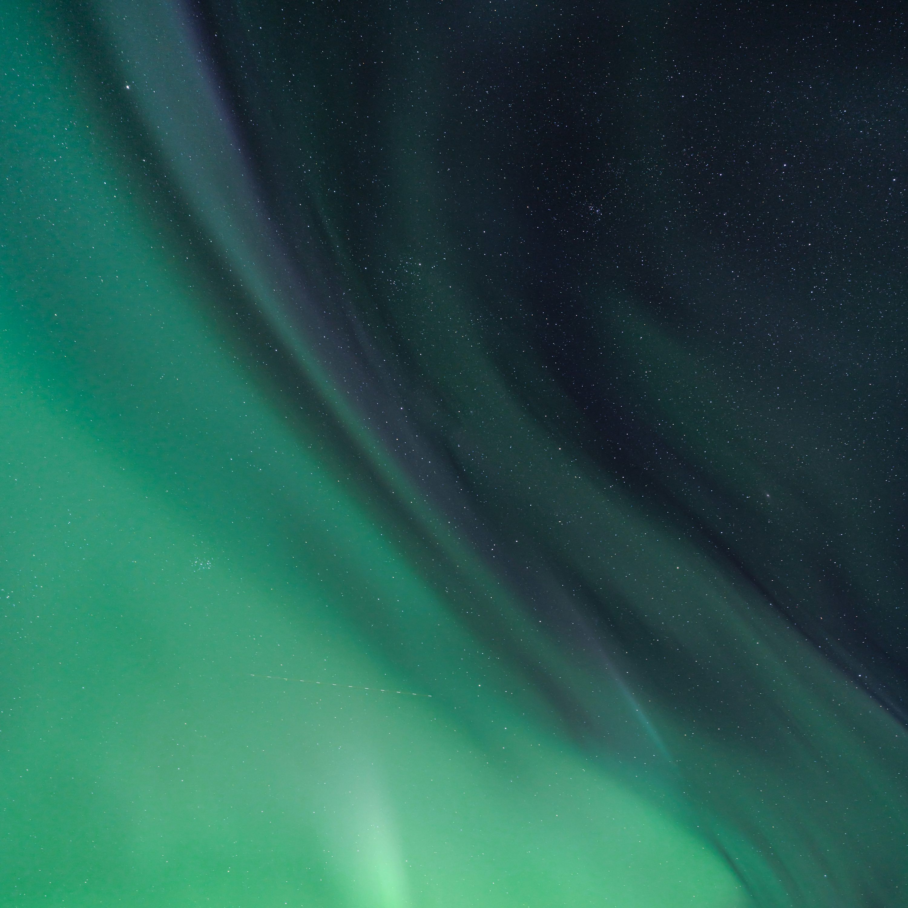 3000x3001 A green and blue aurora bore is in the sky