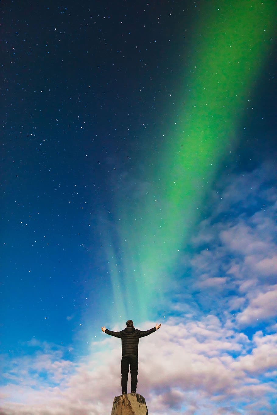 910x1365 HD wallpaper: aurora, green, light, atmosphere, sky, stars, clouds, people