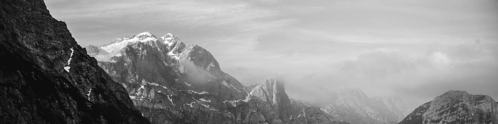 2000x500 trekking photography tips