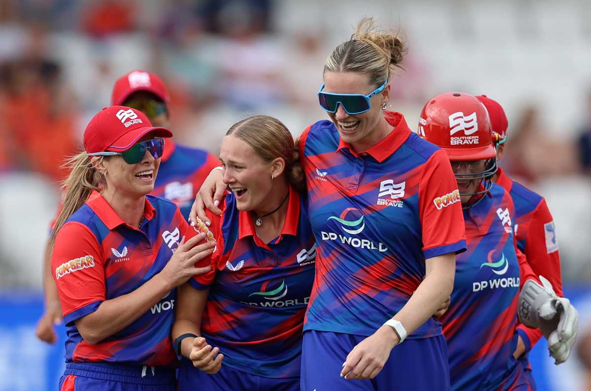 1200x794 Lauren Bell Photo. Image Gallery and Match Picture