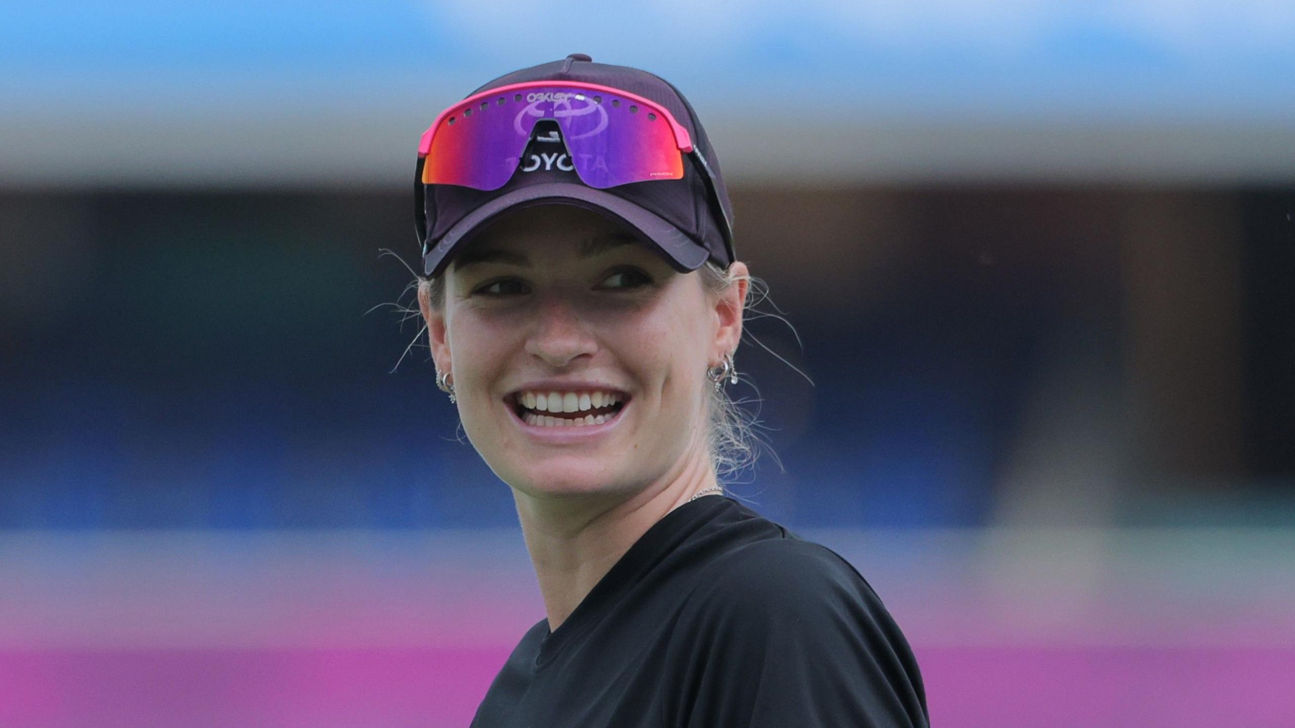 2560x1440 Lauren Bell: England seamer on journey be leader of attack