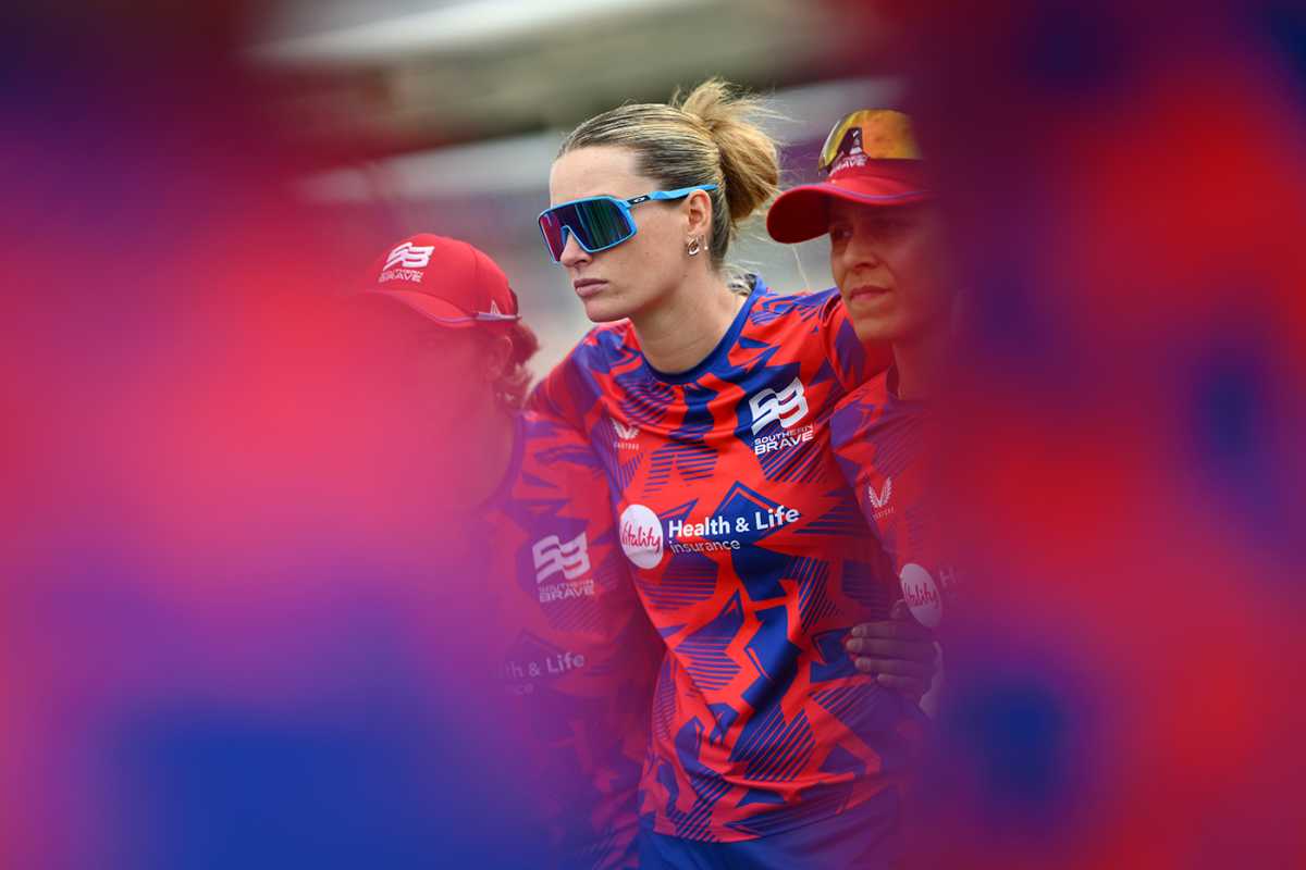 1200x800 Lauren Bell Photo. Image Gallery and Match Picture