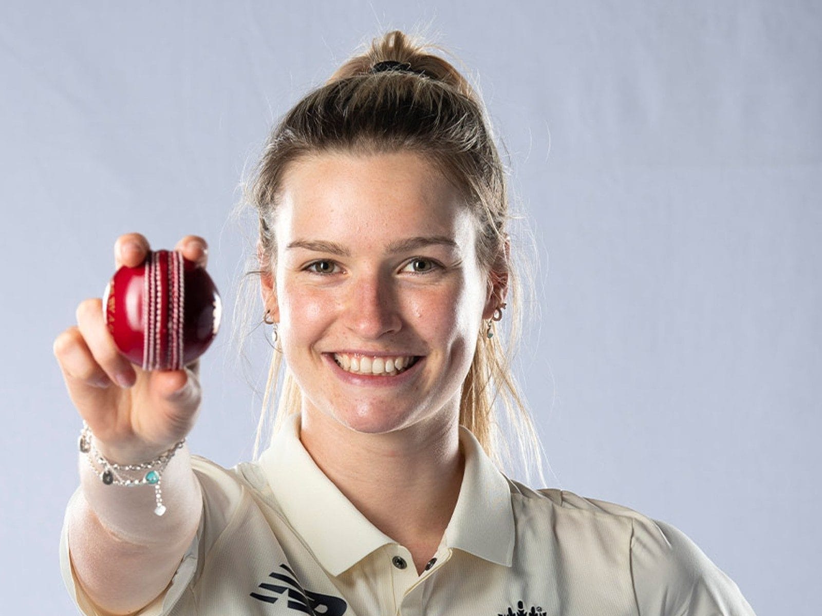 1600x1200 Lauren Bell Called Up To England Women IT20 Squad