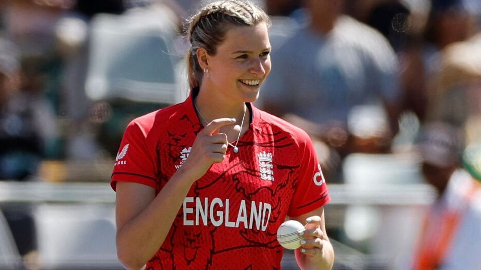 1600x900 England vs Pakistan: Lauren Bell keen to keep pushing England's bowling attack forward