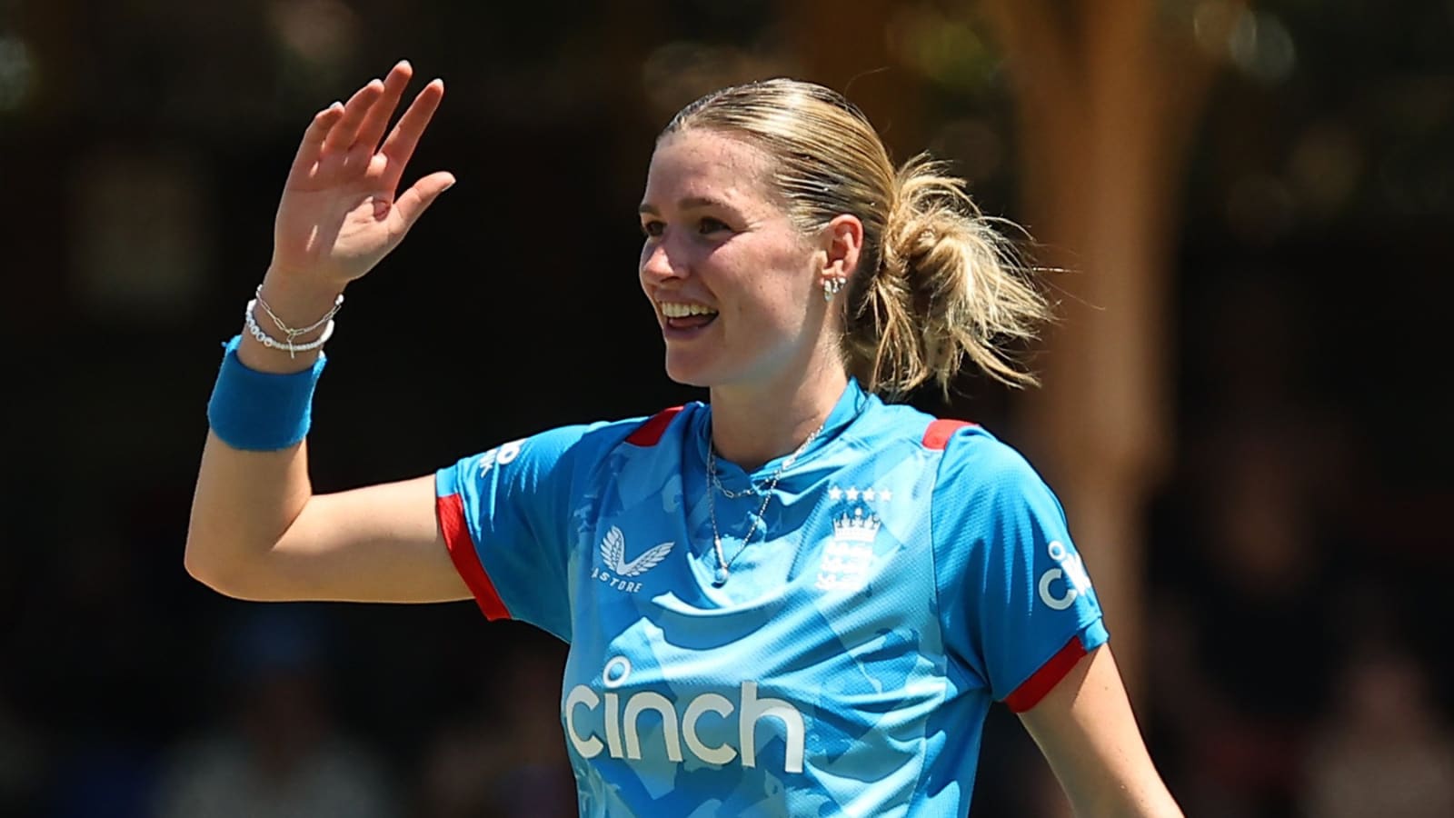 1600x900 England's Lauren Bell: 'Looking Forward To Bowling At Smriti Mandhana'