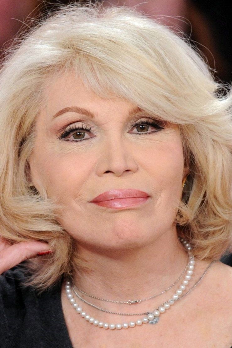 740x1110 Amanda Lear Image