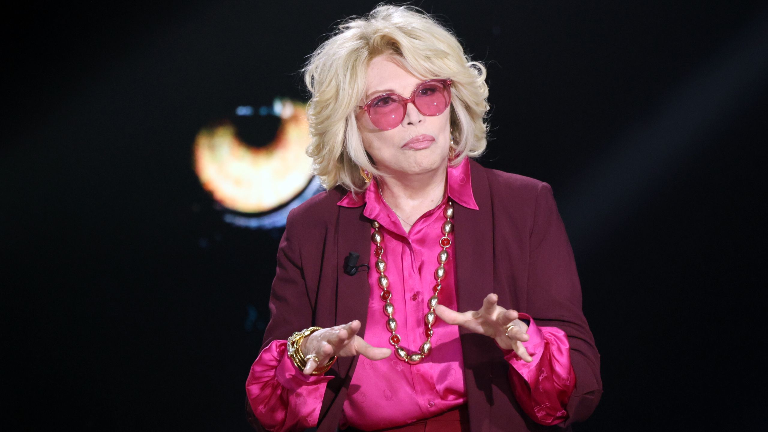 2560x1440 Amanda Lear accuse Miley Cyrus de plagiat