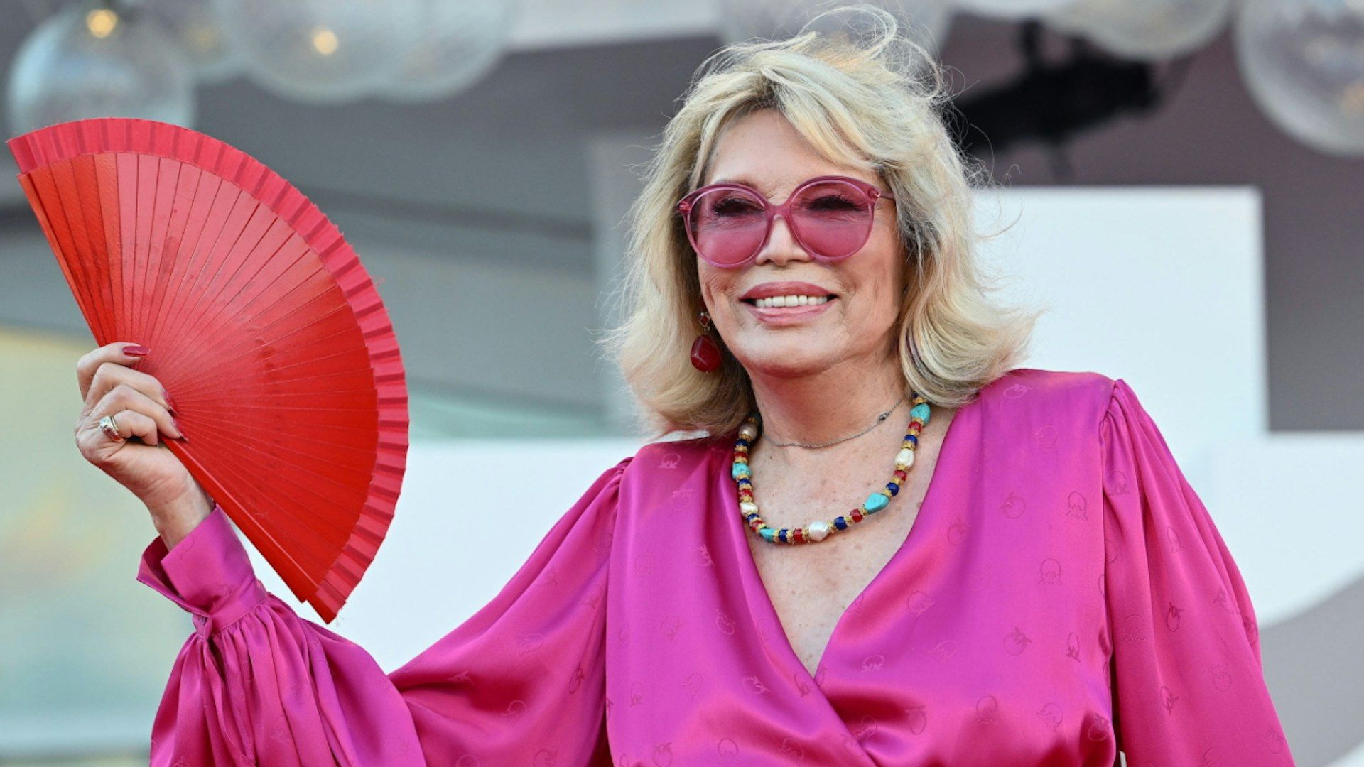 1920x1080 Amanda Lear Accuses Miley Cyrus of Plagiarism