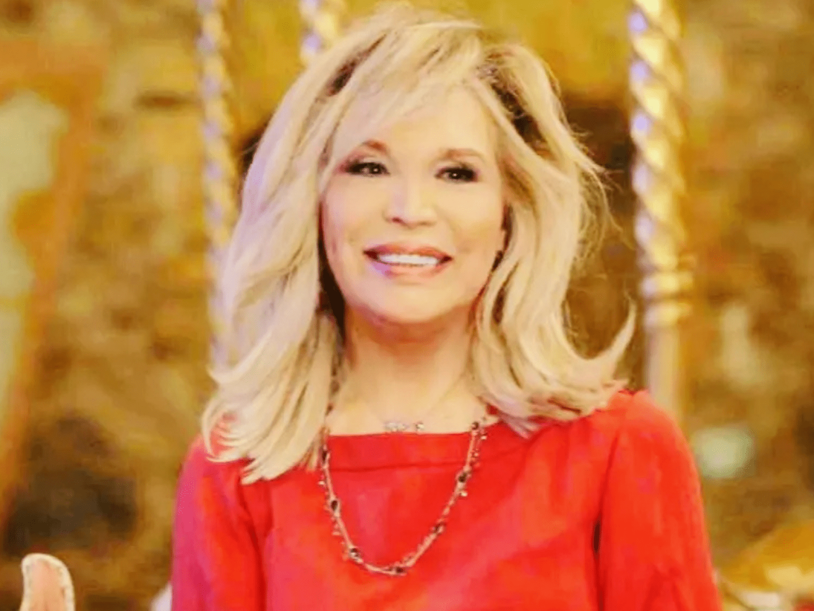 1600x1200 Who Is Amanda Lear? French Singer Accuses Miley Cyrus of Copying 1978 Hit 'The Sphinx' on 'REDLIGHTS'