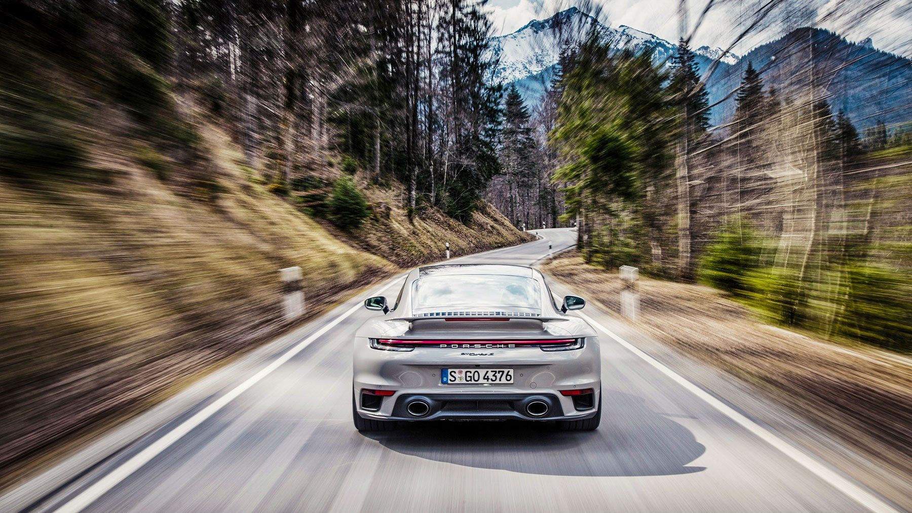 1800x1013 Porsche 911 Turbo S vs BMW M8 Competition twin test