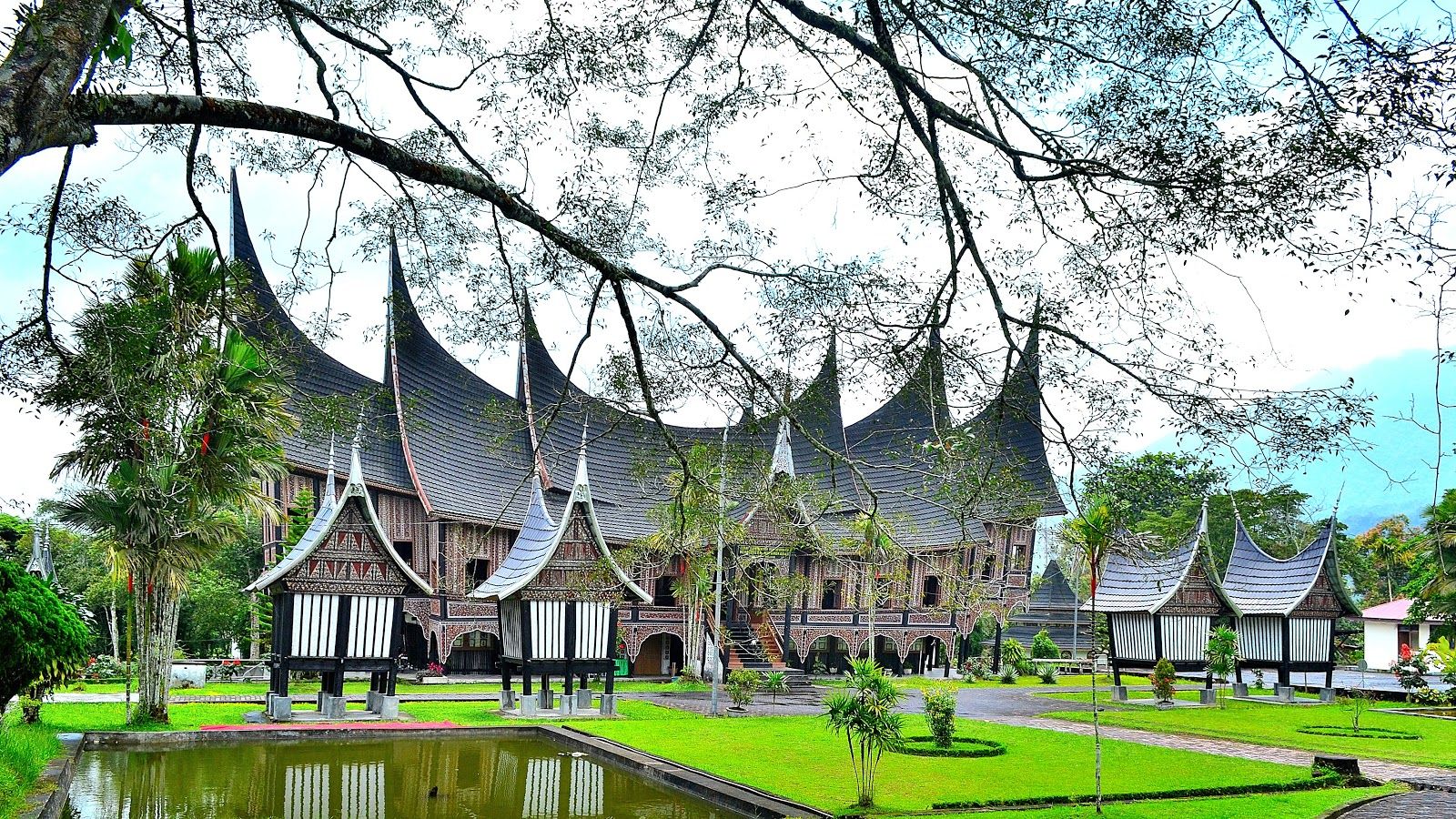 1600x900 Rumah Gadang Wallpaper