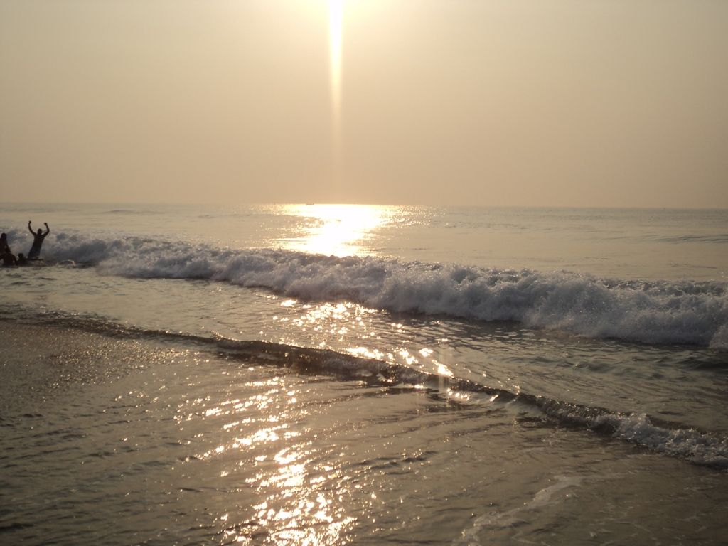1024x768 Puri beach in