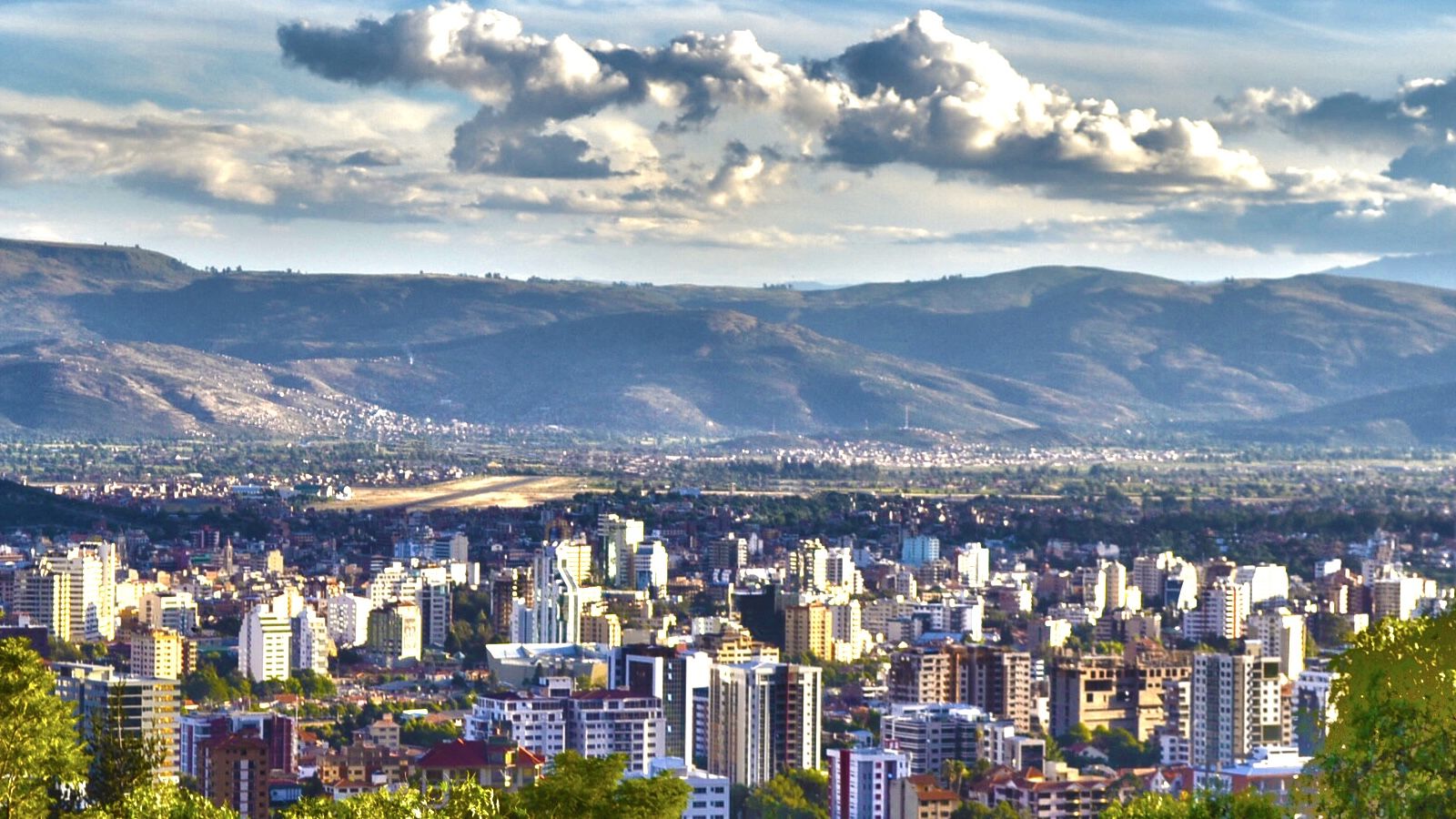 1600x900 Ciudad de Cochabamba (cropped)