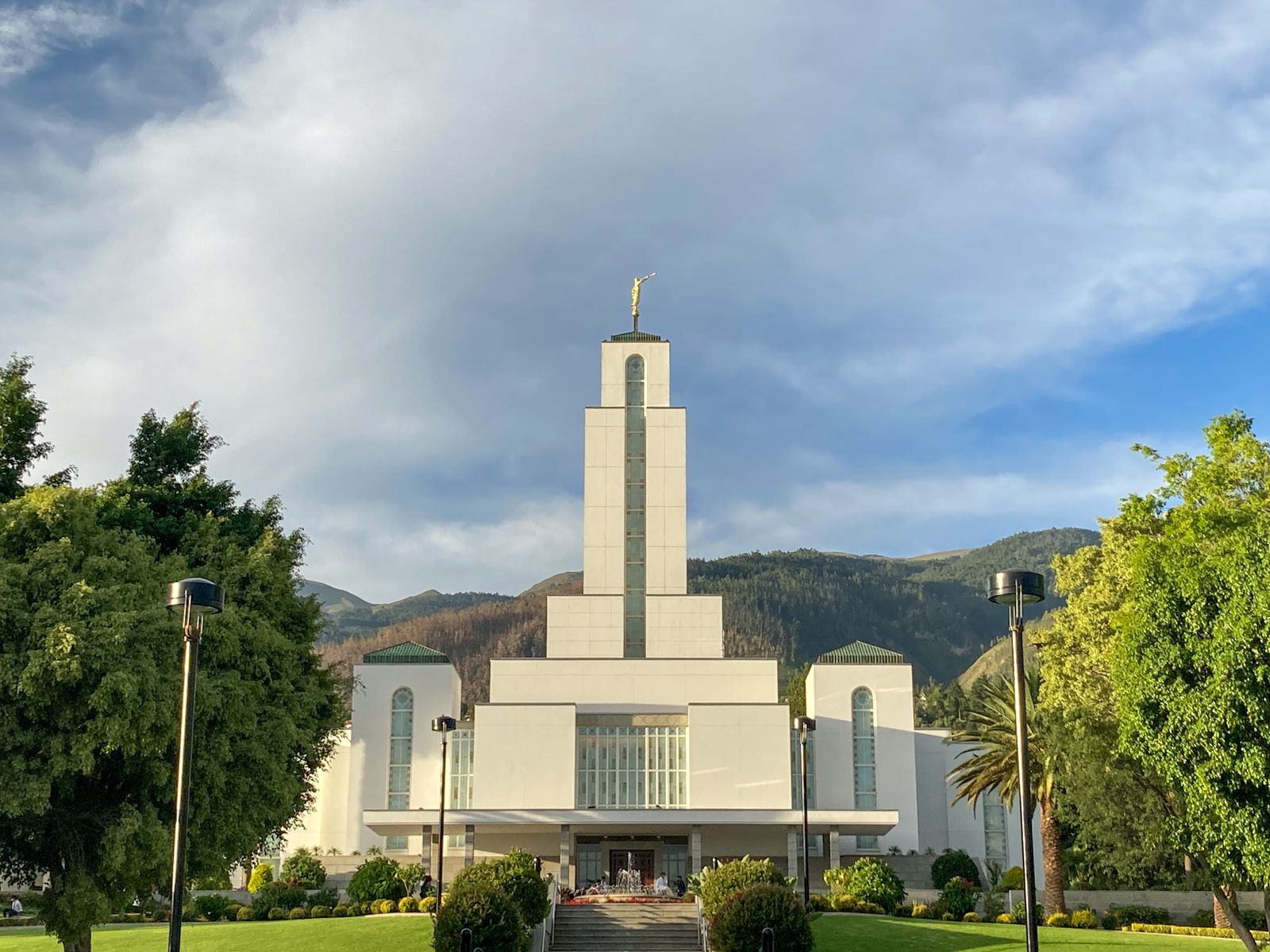 1600x1200 Cochabamba Bolivia Temple Photograph Gallery