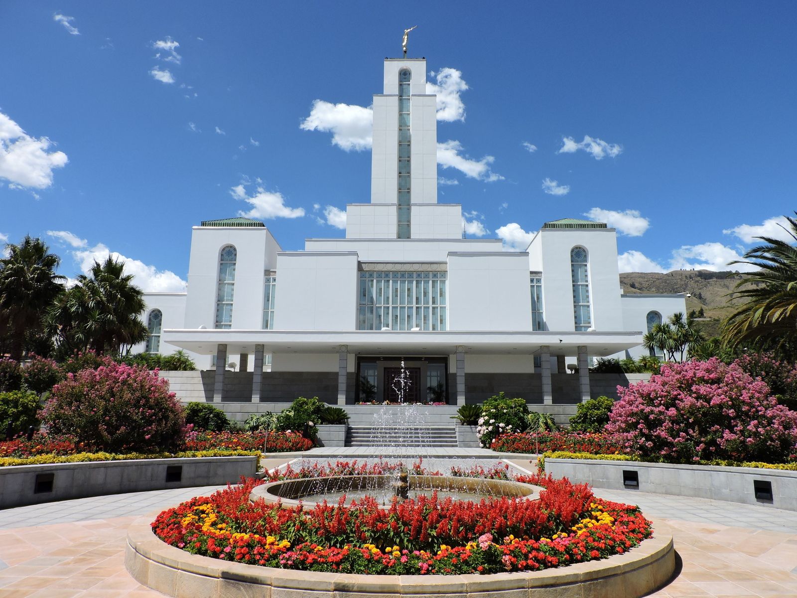 1600x1200 Cochabamba Bolivia Temple Photograph Gallery