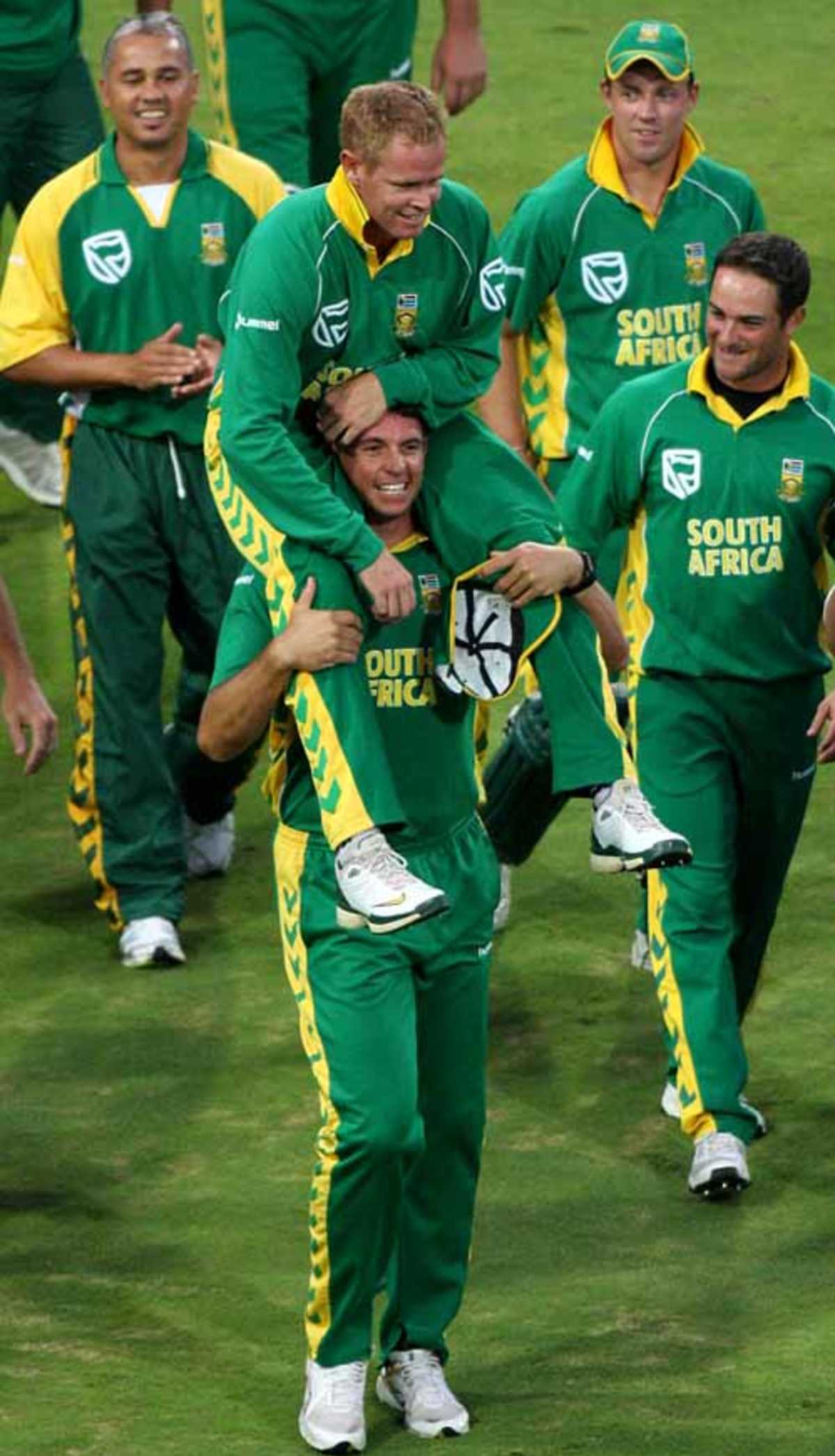 1200x2093 Shaun Pollock Photo. Image Gallery and Match Picture