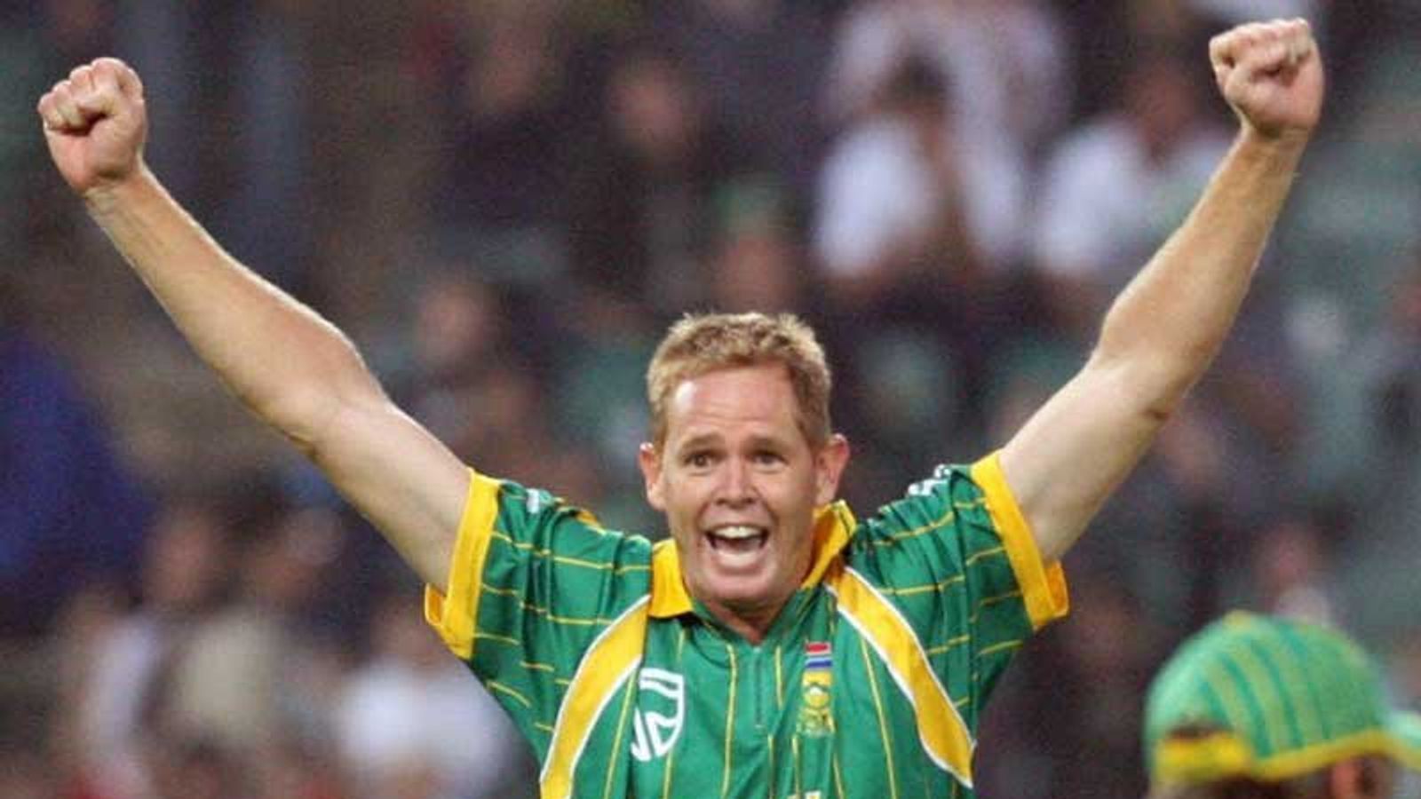 1600x900 Shaun signs for Sky