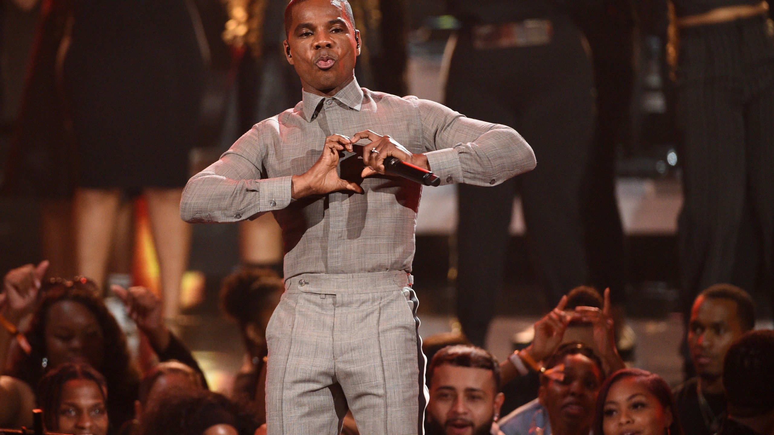 2560x1440 Kirk Franklin makes splash at Stellar Gospel Music Awards. KRQE News 13