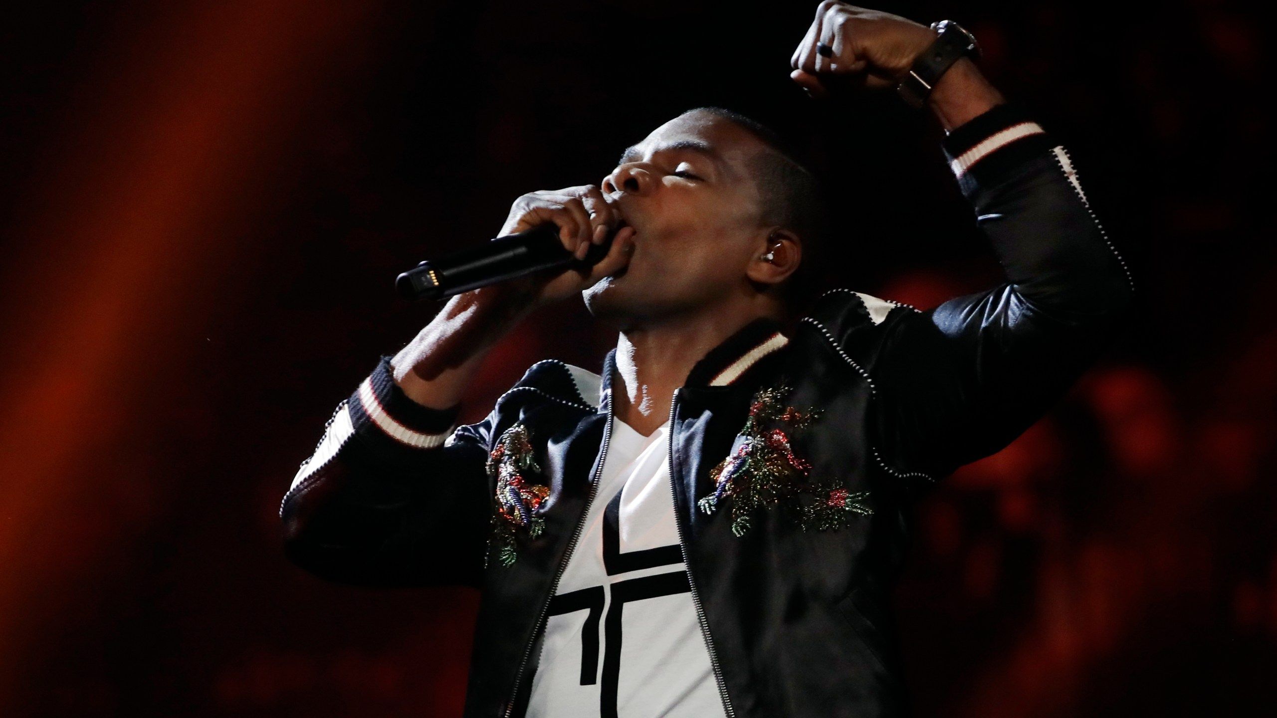 2560x1440 Gospel artist Kirk Franklin says he's boycotting Dove Awards. WOWK 13 News