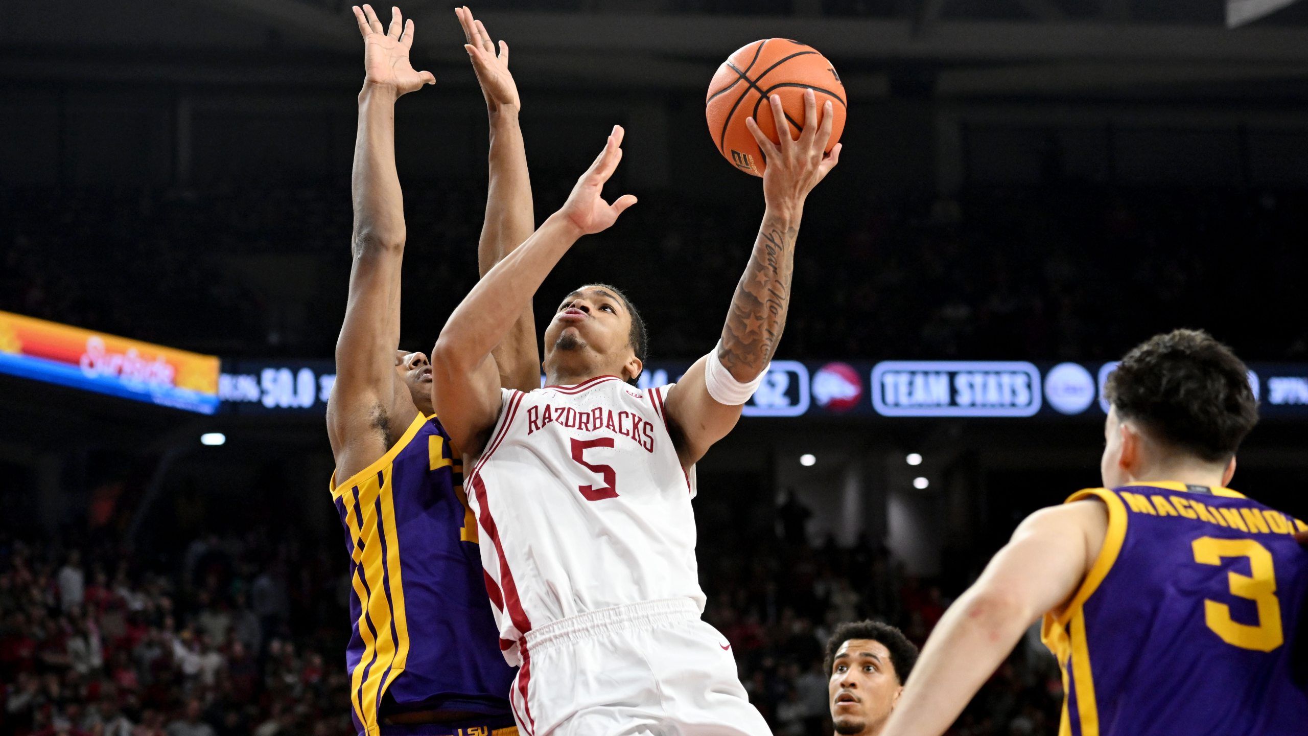 2560x1440 Acuff Jr. Scores A Career High 31 Points To Lead No. 20 Arkansas Past LSU, 85 81