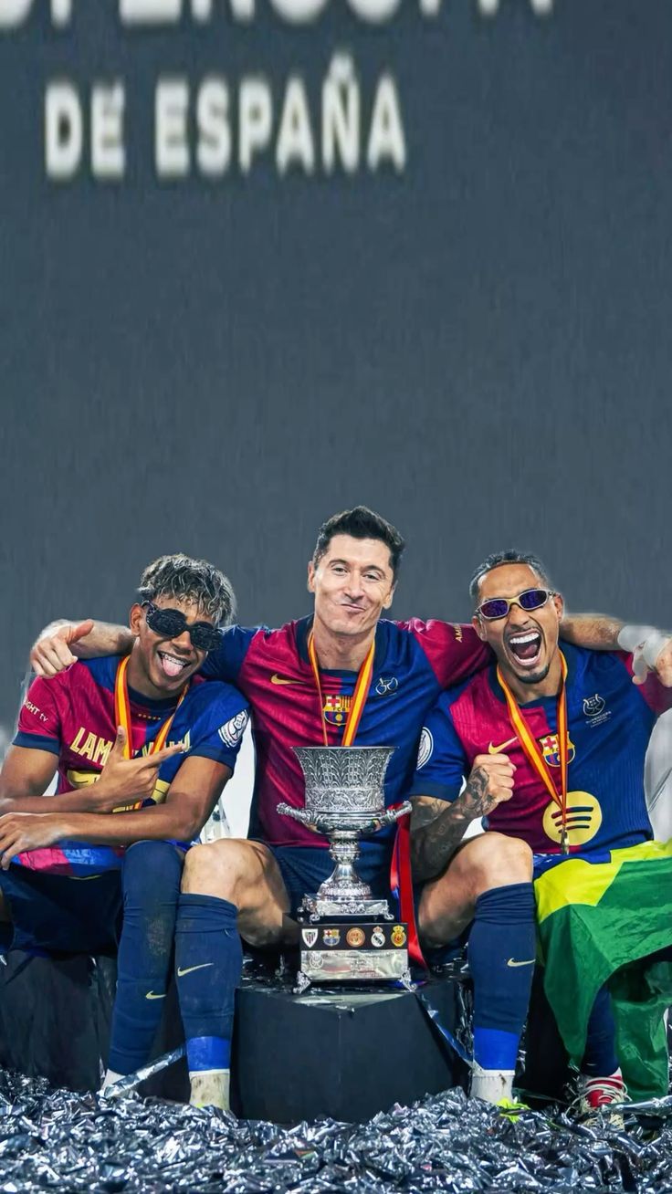 736x1308 FC Barcelona wallpaper Lewandowski Raphinha Lamine Yamal