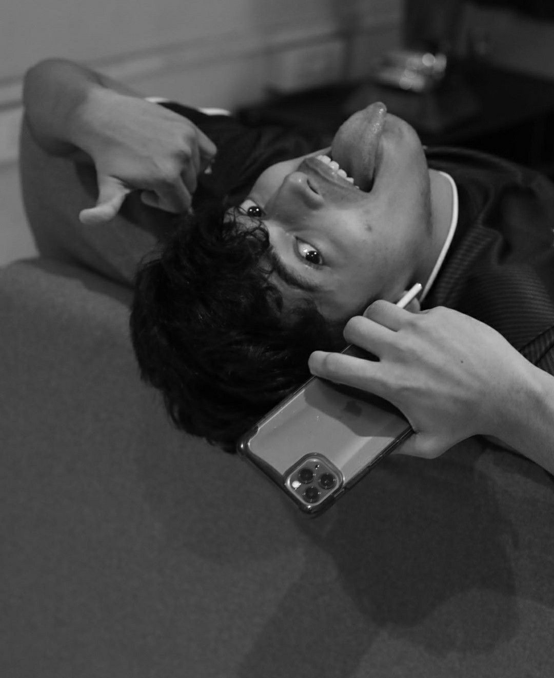 1080x1322 Jonathan Gaming Photo