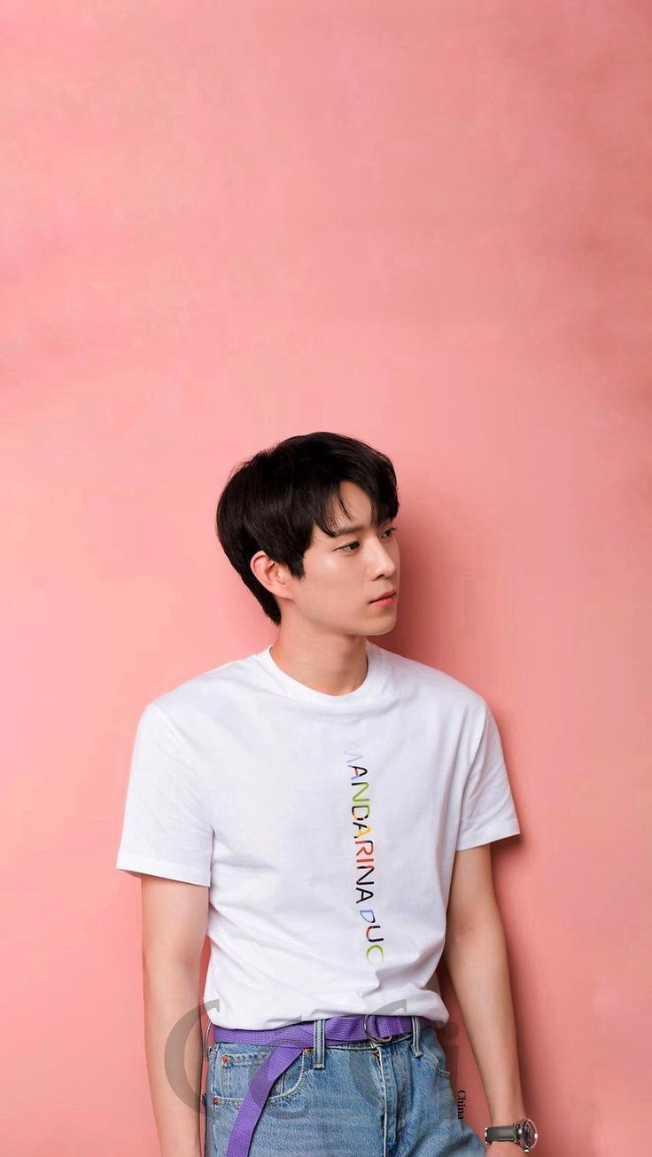 736x1305 Wallpaper Kim Young Dae
