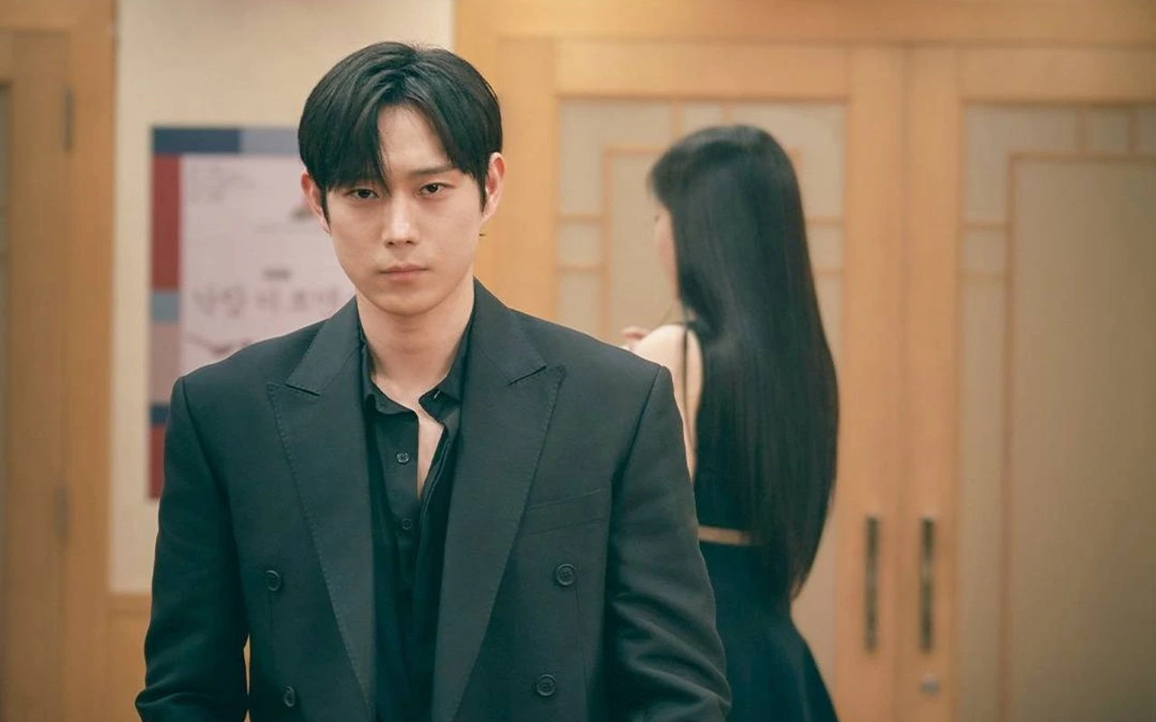 1280x800 Moon in the Day' Episode 1 Recap: Kim Young Dae Meninggal dan Bangkit Kembali