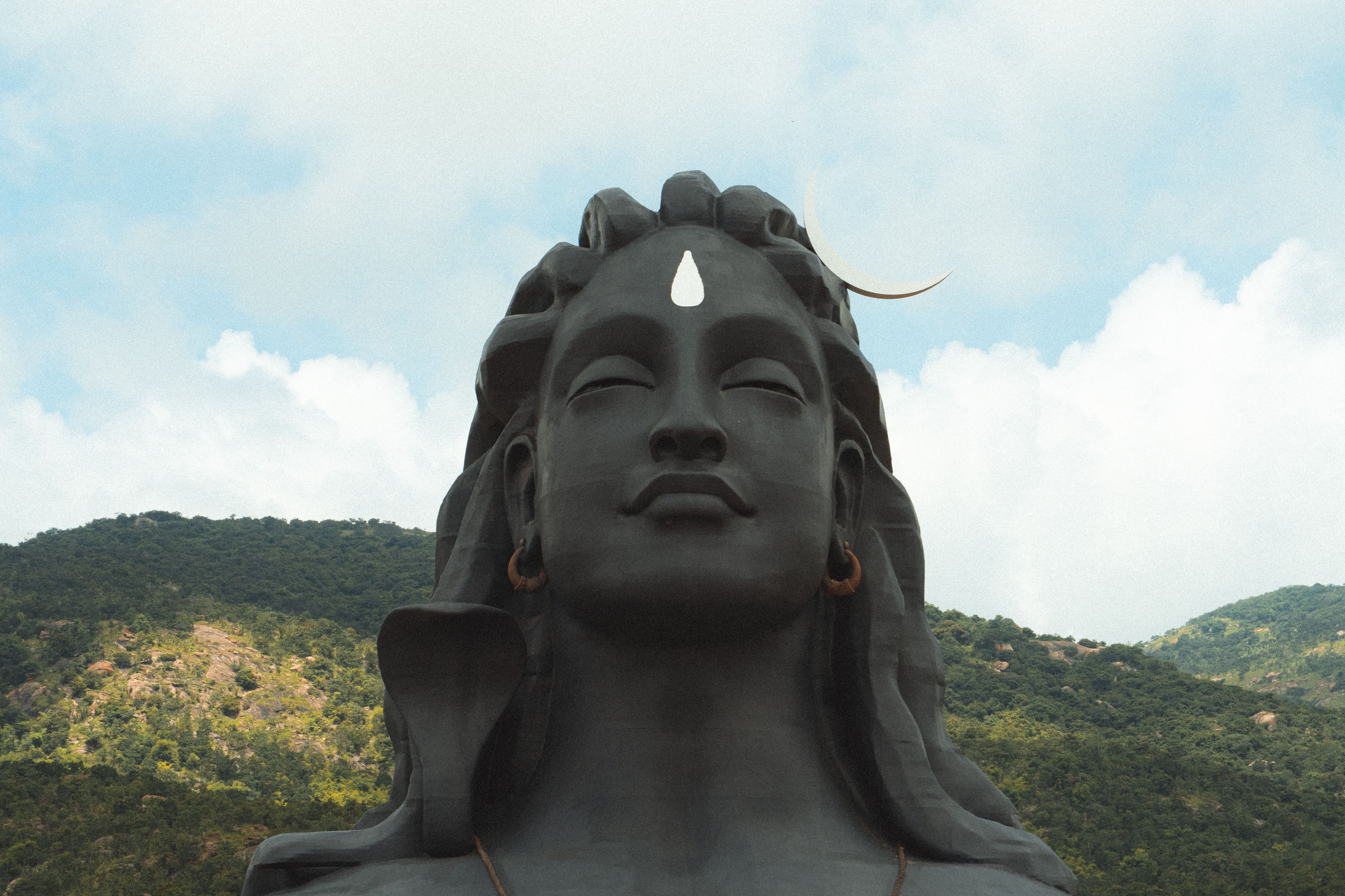 6000x4000 Majestic Adiyogi Shiva Statue in India · Free