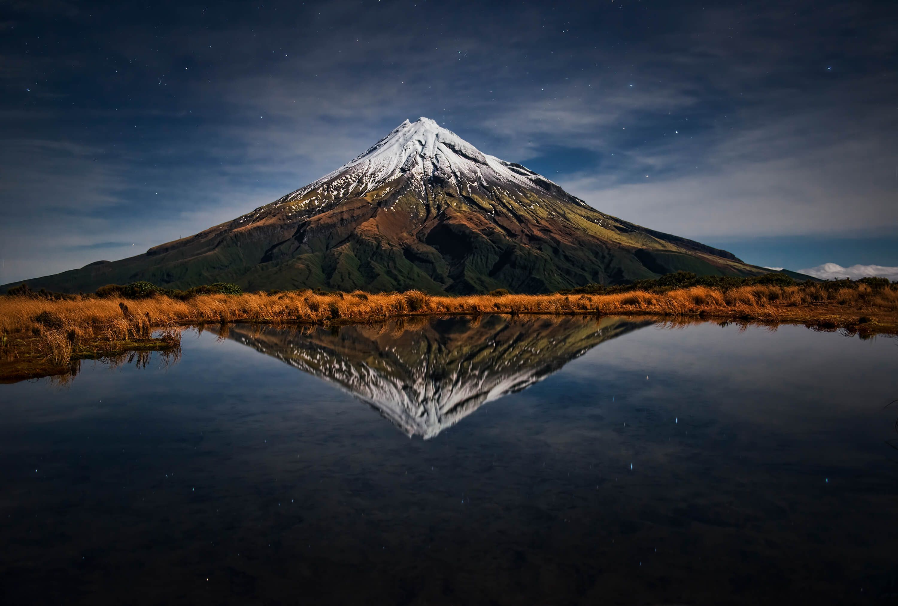 3000x2023 Mount Taranaki Starry Night