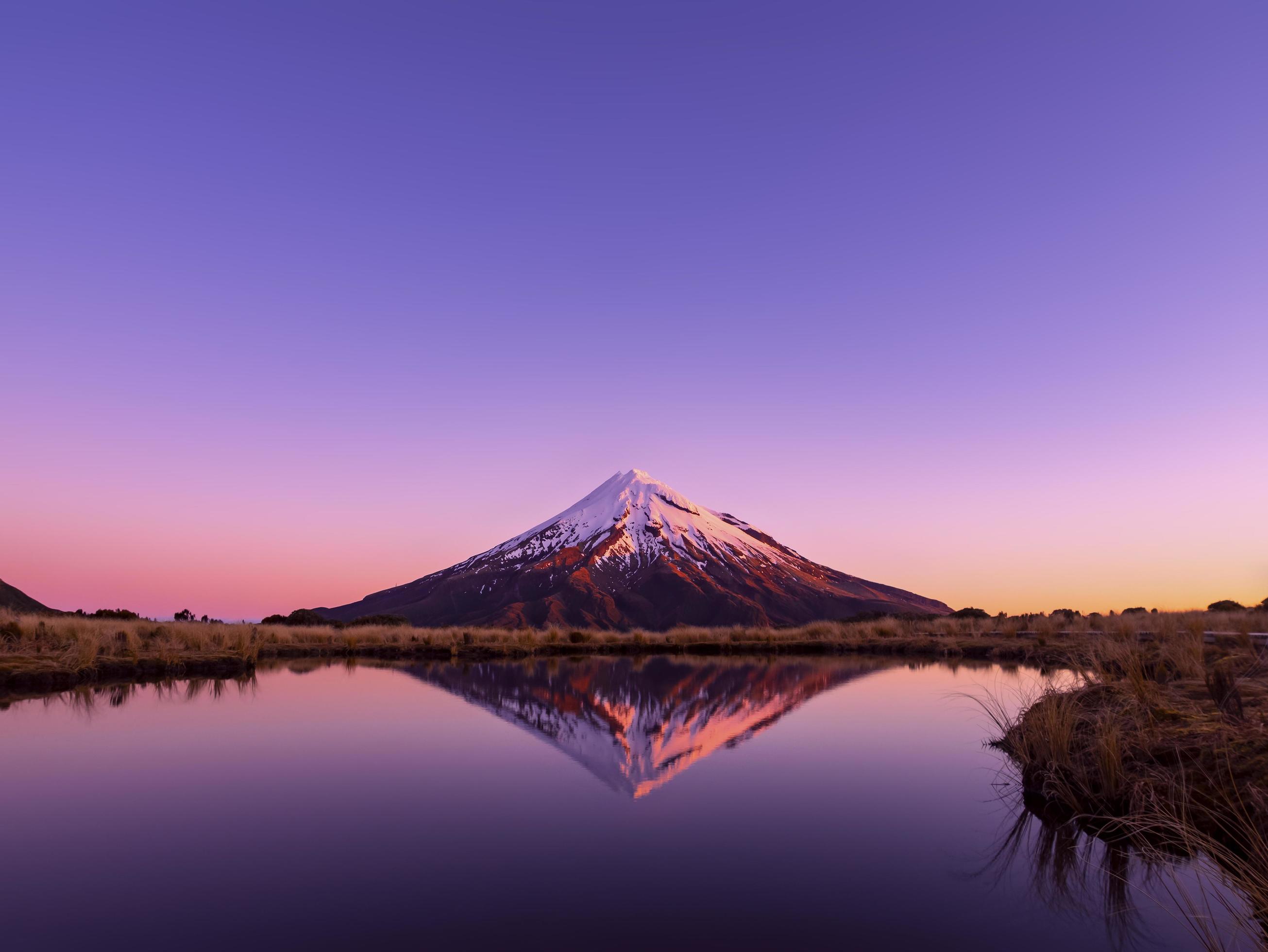 2611x1960 Mt Taranaki Mountain Reflection on the Tarns Lake New Zealand in the Evening with Beautiful Sunset Colours on the Snow