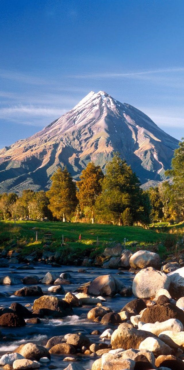 640x1284 Mount Taranaki