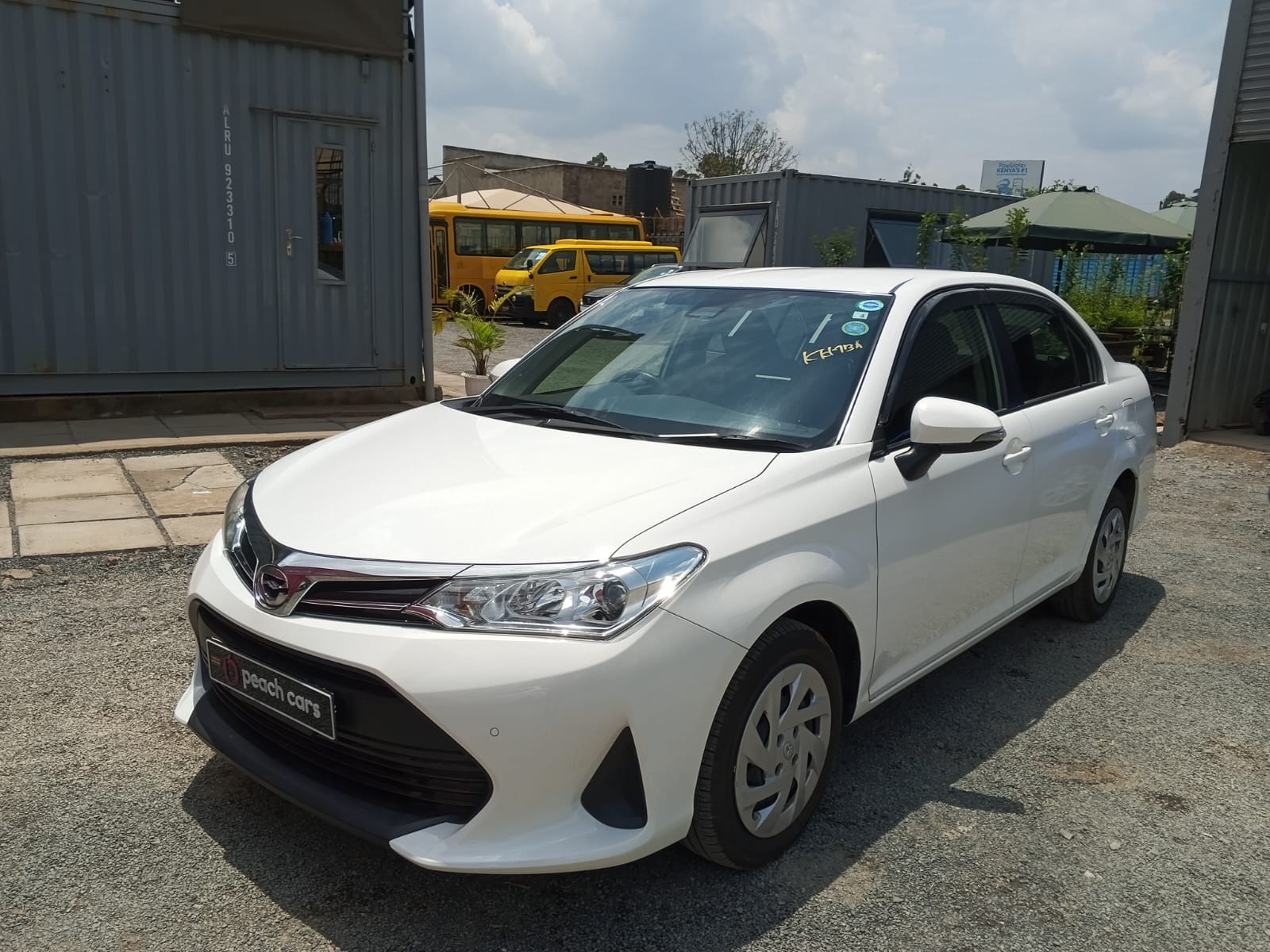 1600x1200 TOYOTA Axio