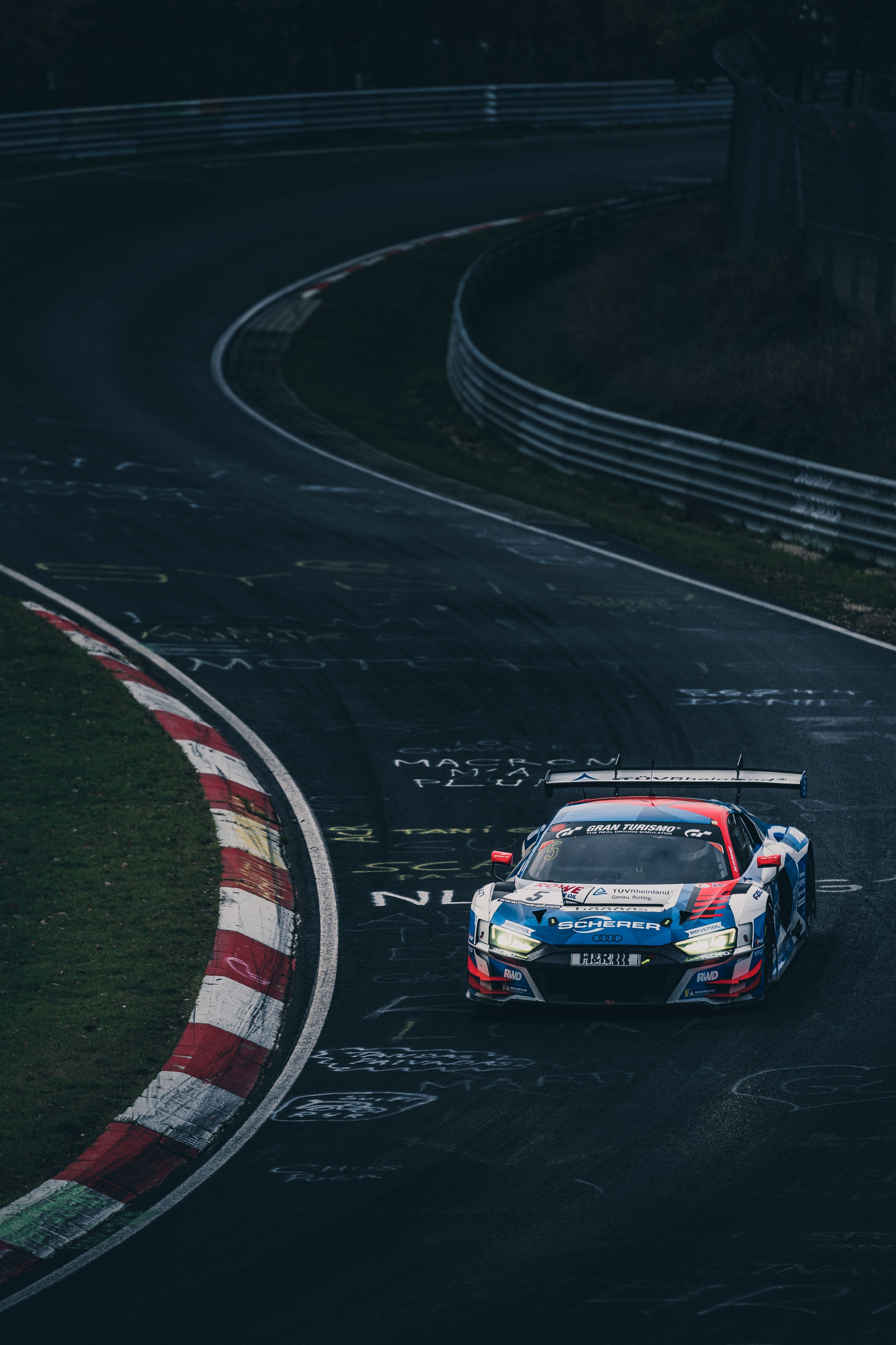 3875x5813 Cars on a Ride · Free